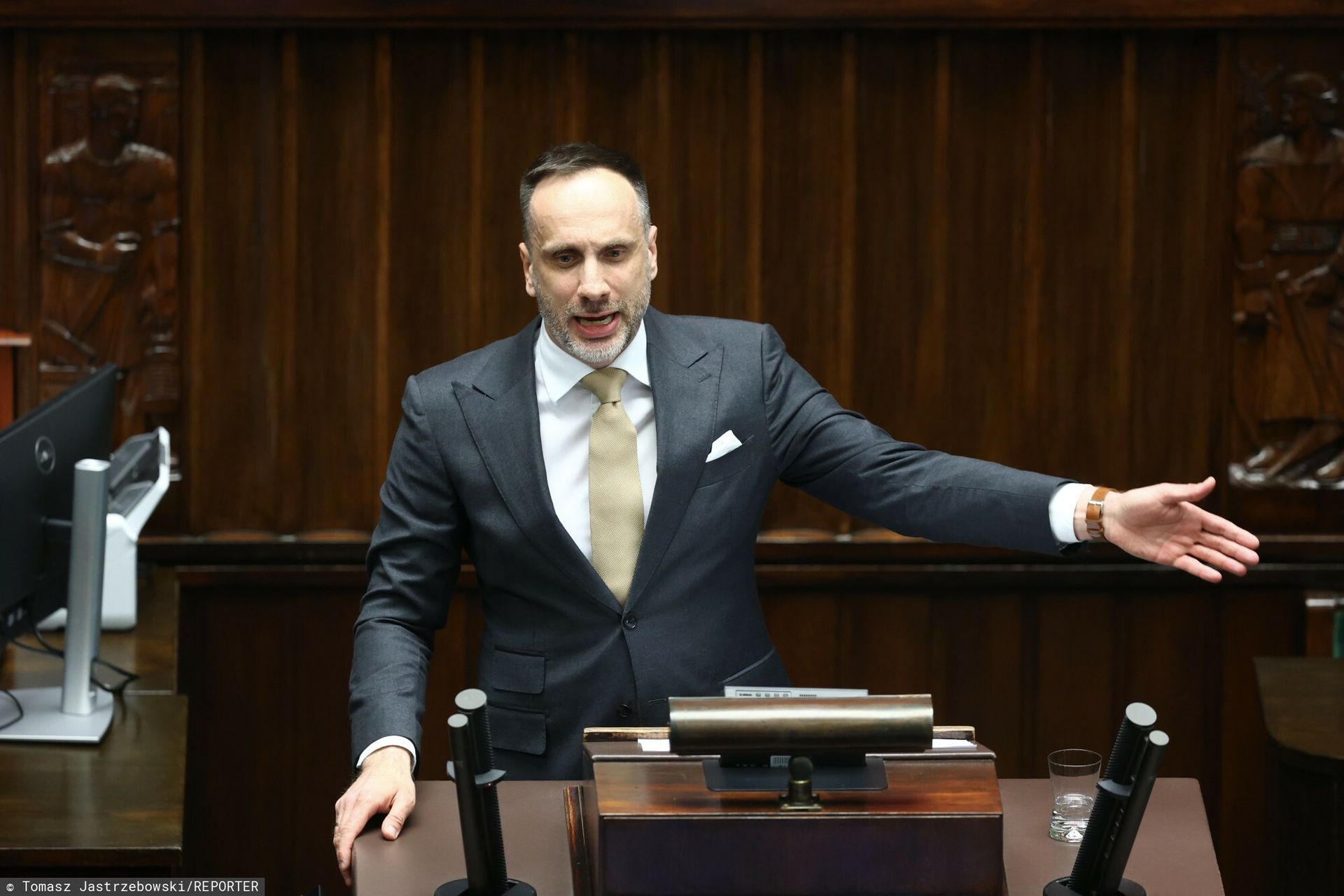 Kowalski uderza w PiS. "Nie można tolerować tłustych kotów"