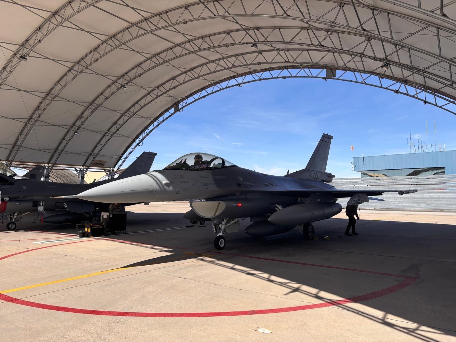 Odebrali zamówione F-16. Jeszcze nie mogą nimi latać