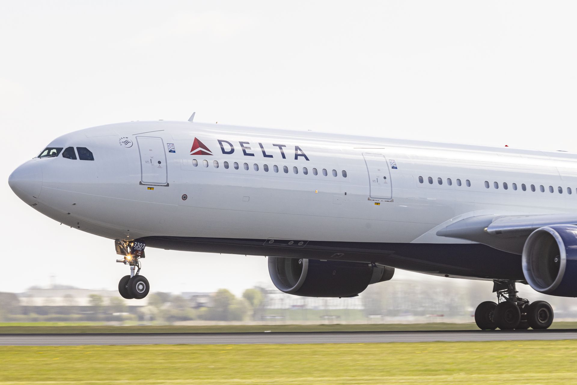 Pożar silnika i utrata zasilania. Awaryjne lądowanie Airbusa A330
