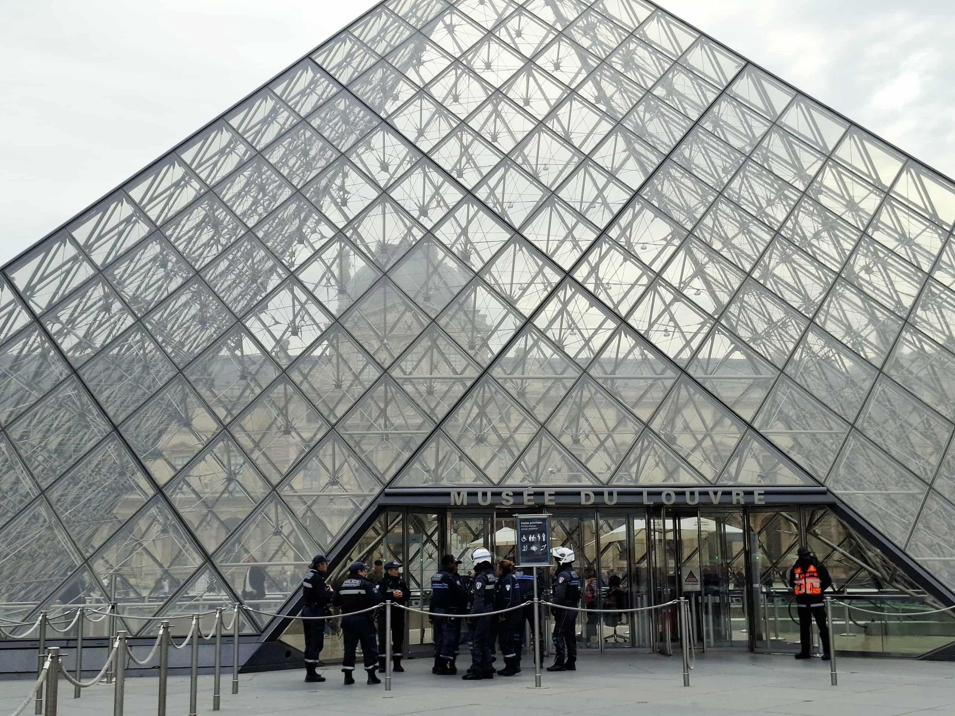 Kradzież w Luwrze. Muzeum zamknięte dla zwiedzających