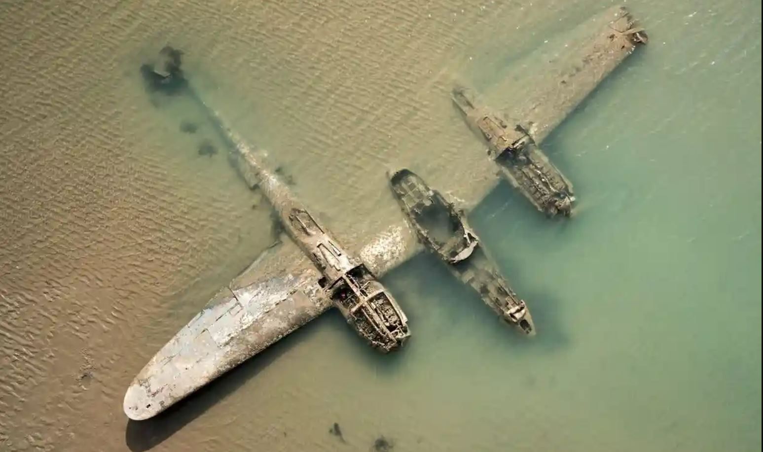 Leży dwa metry pod wodą. Wrak z II wojny przyciąga turystów