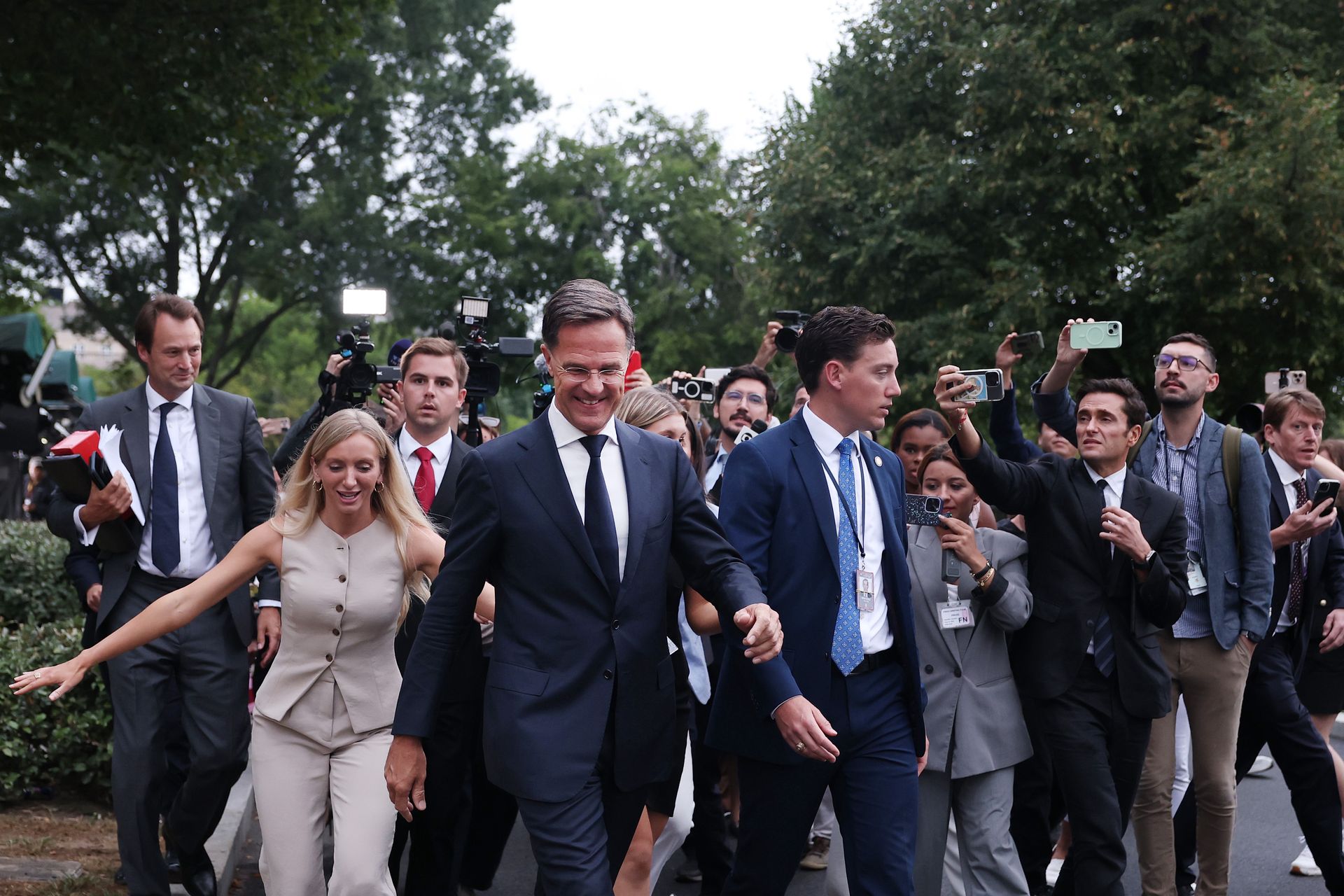 Magierowski: Gwarancje bezpieczeństwa dla Ukrainy i mit artykułu 5. NATO [OPINIA]