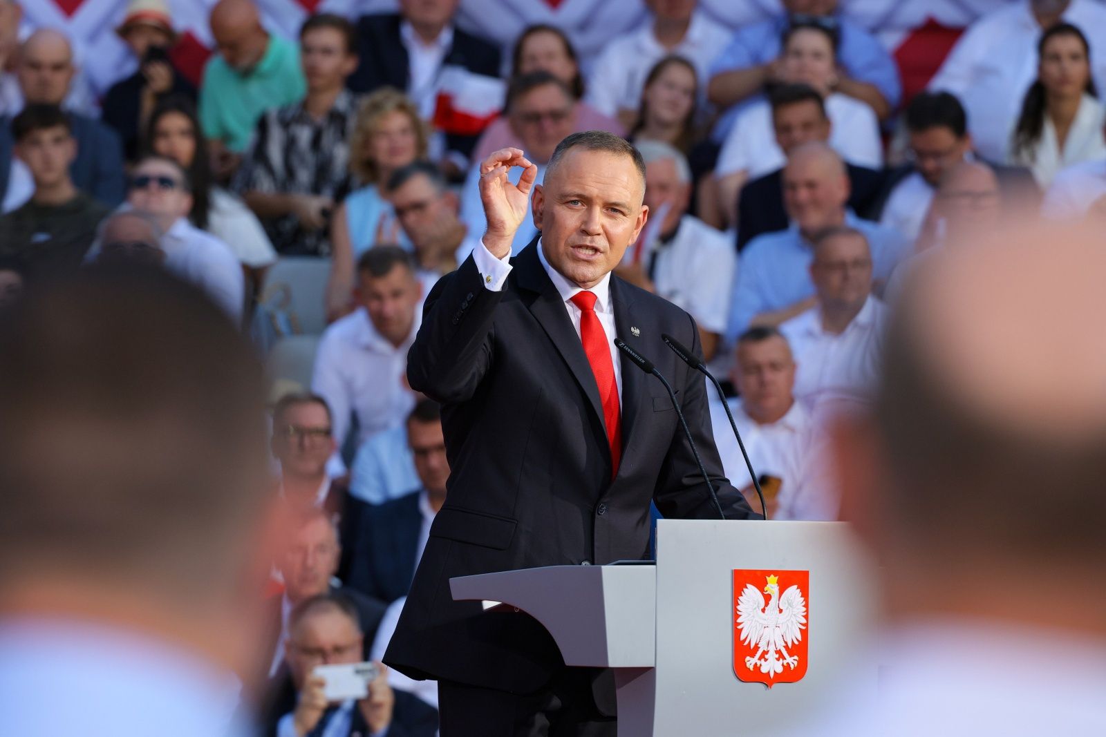 Wyraźne pokoleniowe pęknięcie. Sondaż na rok prezydentury Nawrockiego