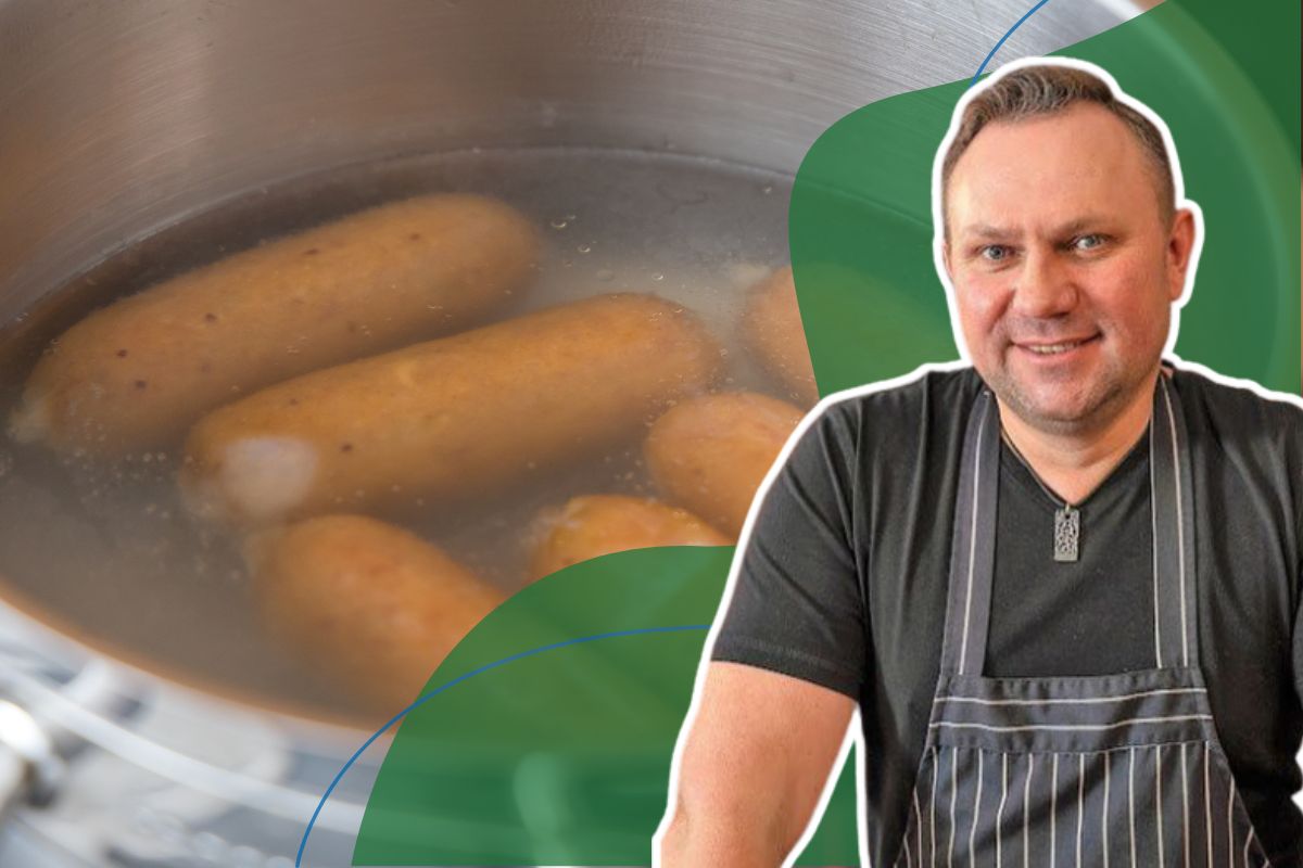 Tomasz Strzelczyk pokazał, jak przygotowywać parówki. Wtedy nie popękają i będą mięciutkie