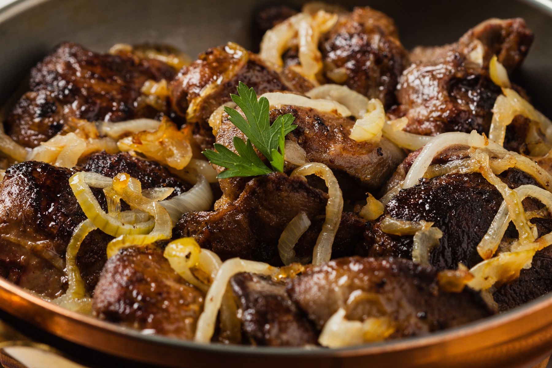 Wlewam na patelnię, zanim wrzucę wątróbkę. Dzięki temu jest mięciutka i pozbawiona goryczki