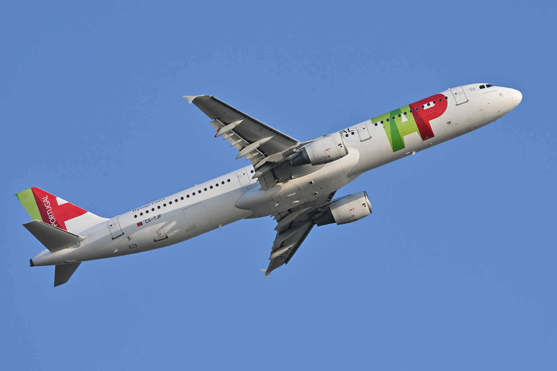 Groźny incydent na podejściu do lądowania. W kokpicie rozległ się alarm