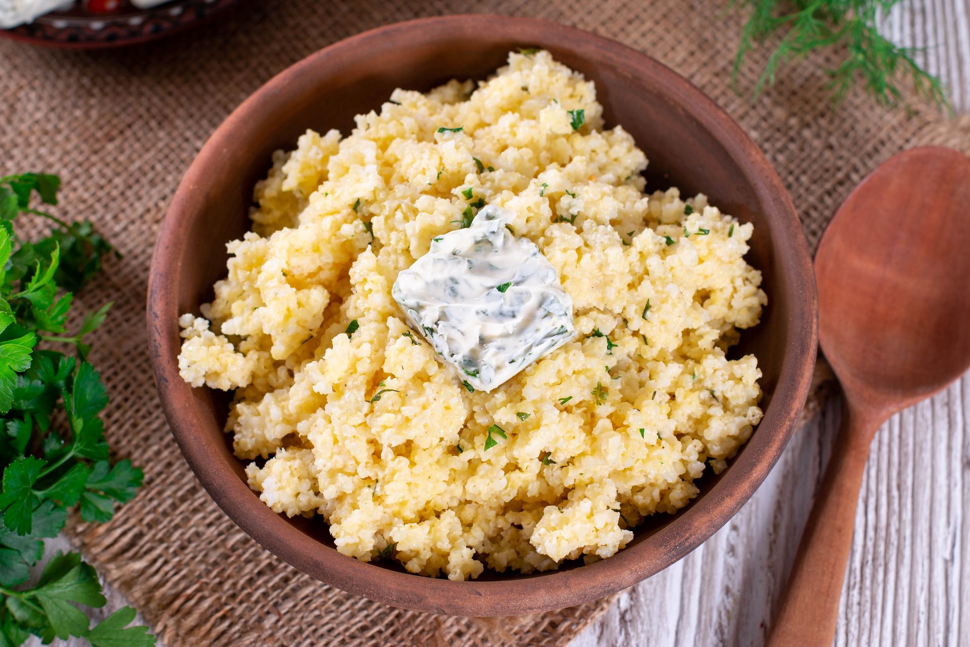 Gotuję kaszę, dodaję i mieszam. Jest tak smaczna, iż wszyscy zapominają o mięsie