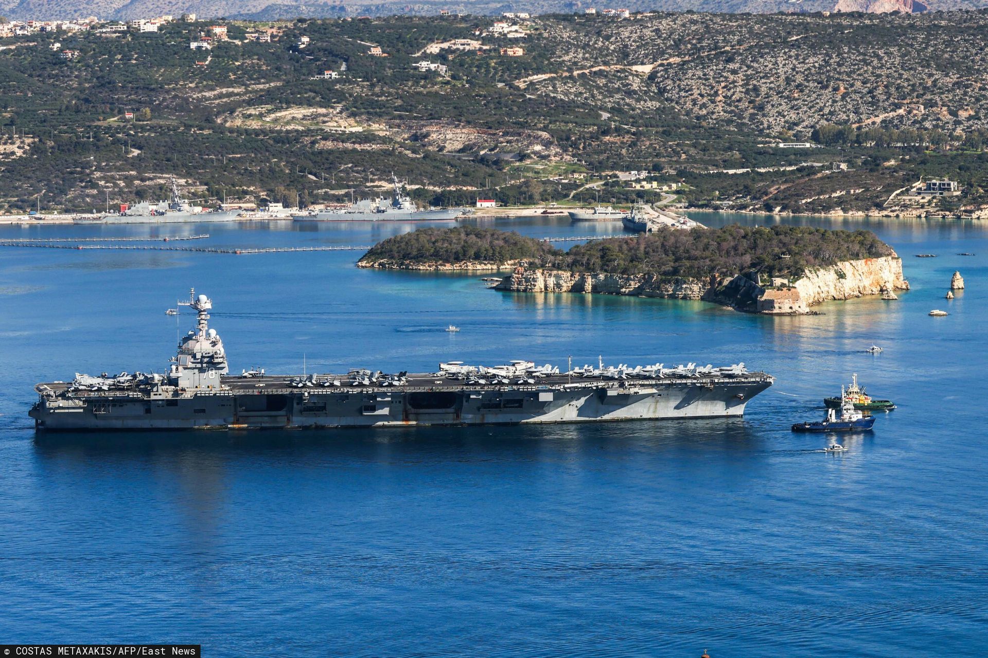 Lotniskowiec opuszcza Grecję. Gigant kieruje się na wschód