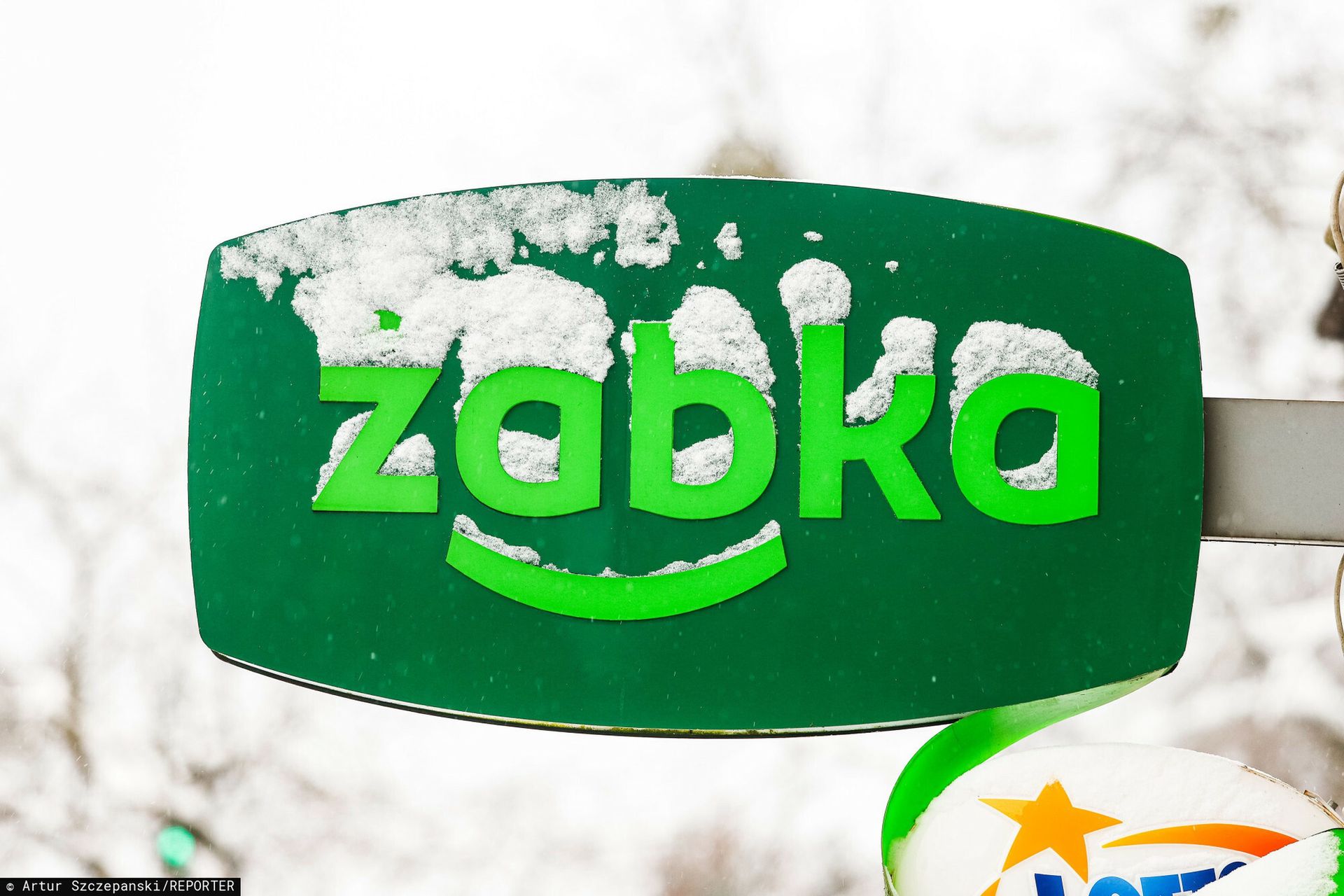 Nowość w Żabce rozlewa się po sieci. Kubek za 7,99 zł