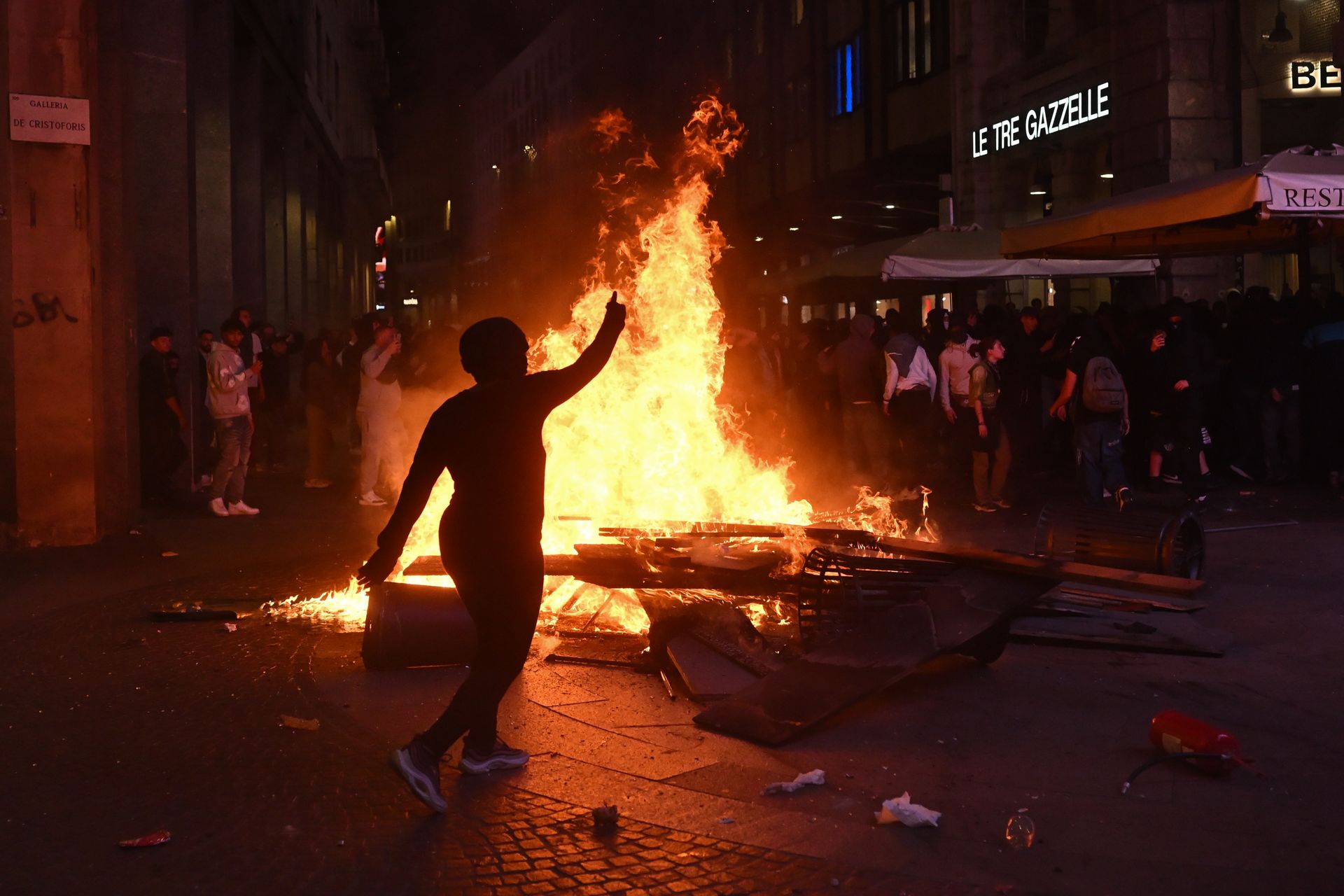 Kto stoi za zamieszkami we Włoszech? Anarchiści, radykałowie i tajemniczy ruch młodych