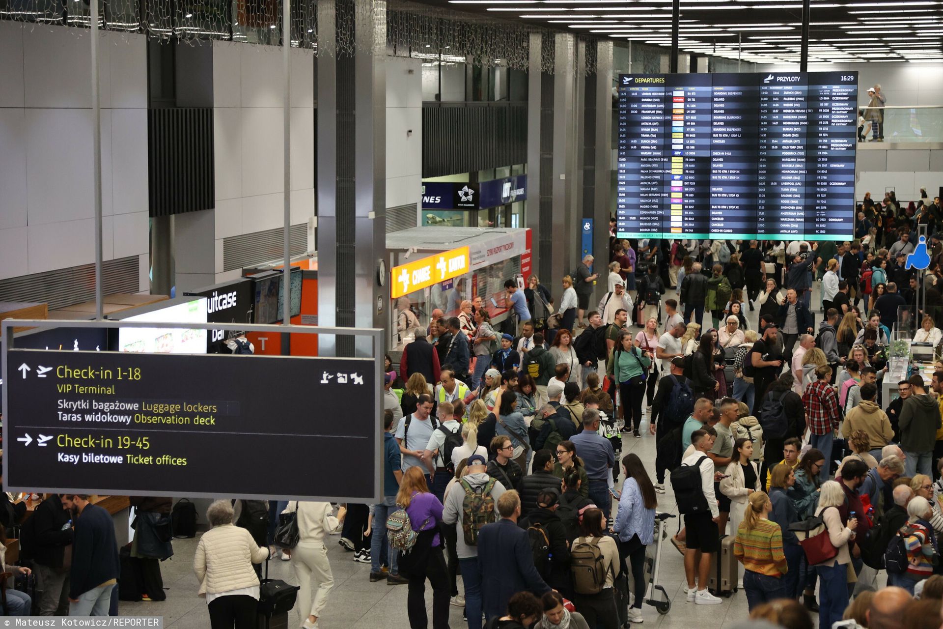 Świąteczna gorączka na lotnisku. Straż Graniczna interweniowała
