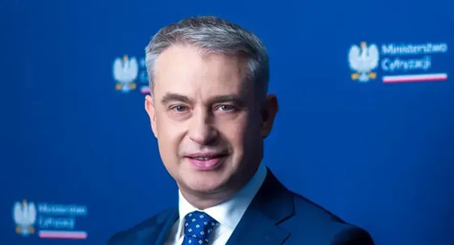Minister cyfryzacji: należy zachować czujność wobec dezinformacji w sieci