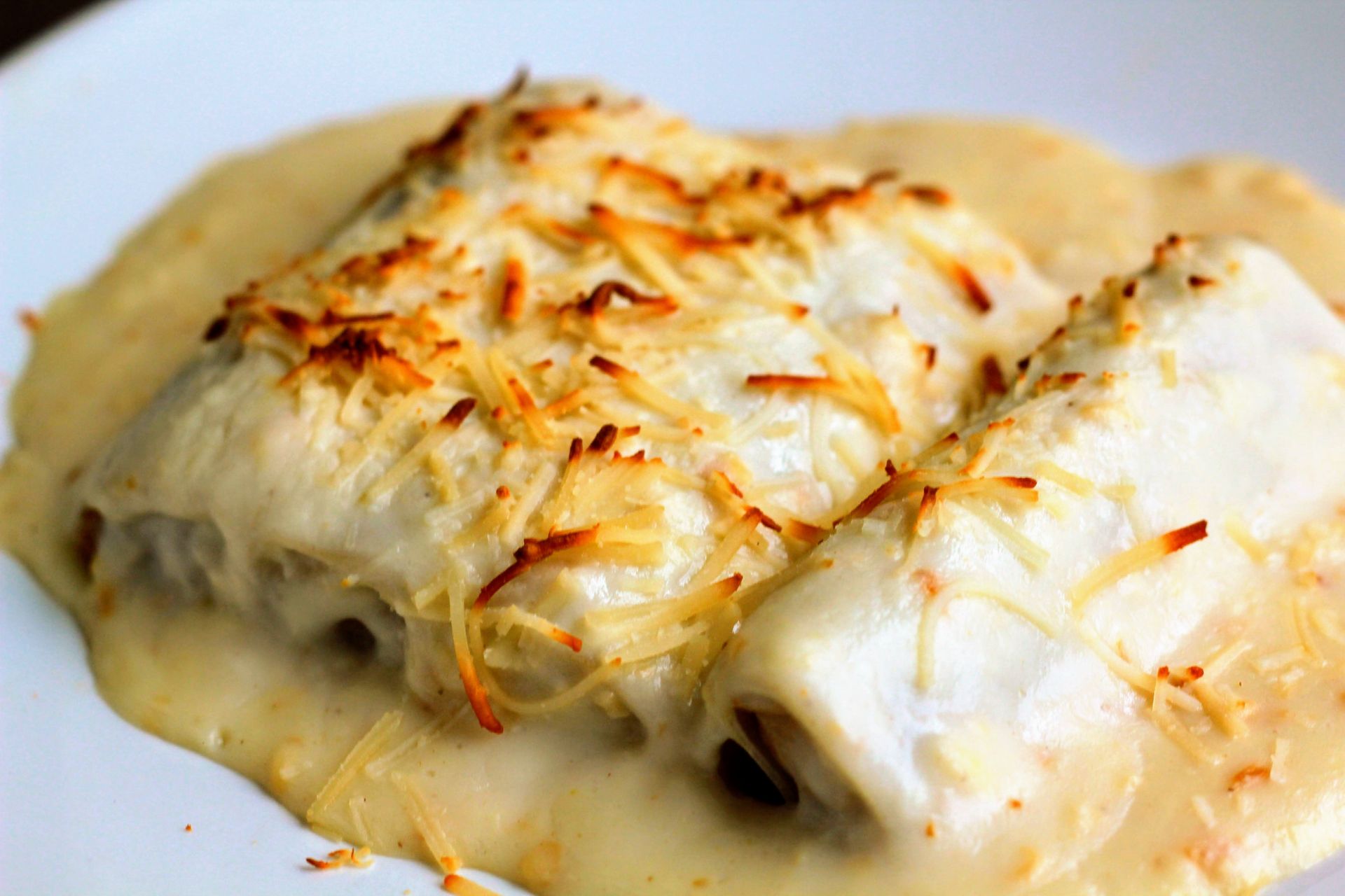 Po weekendzie na grzybach robię aromatyczny farsz. Wkładam go do makaronu i zapiekam