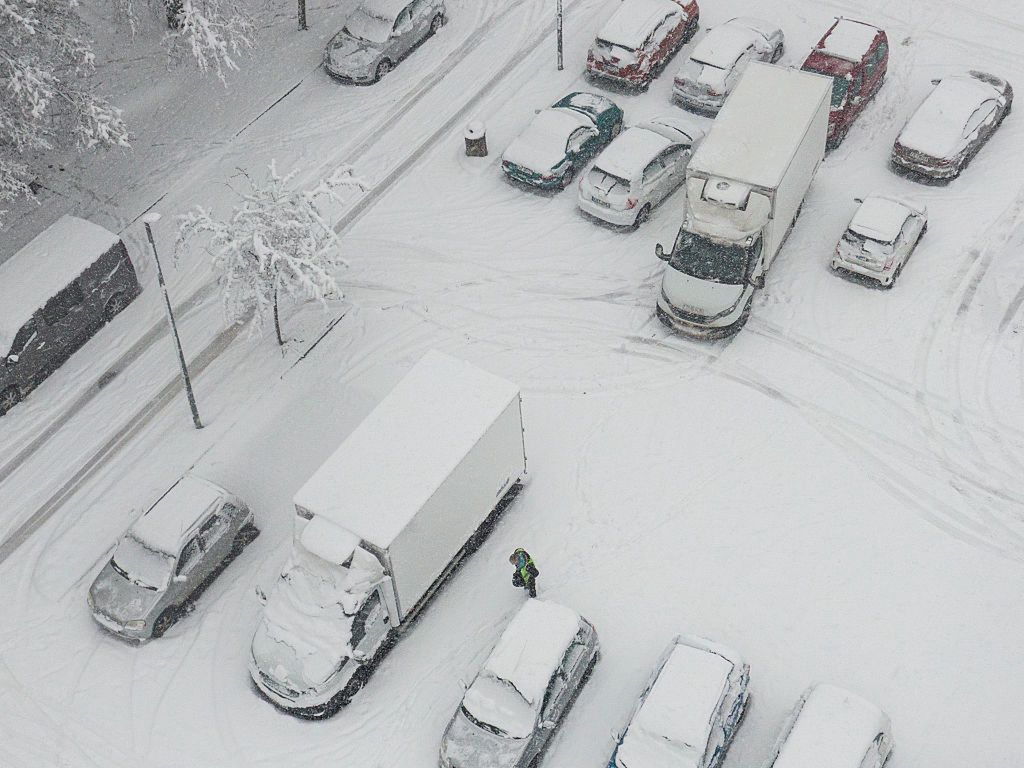 Zimowe obowiązki kierowców. Można dostać 500 zł mandatu