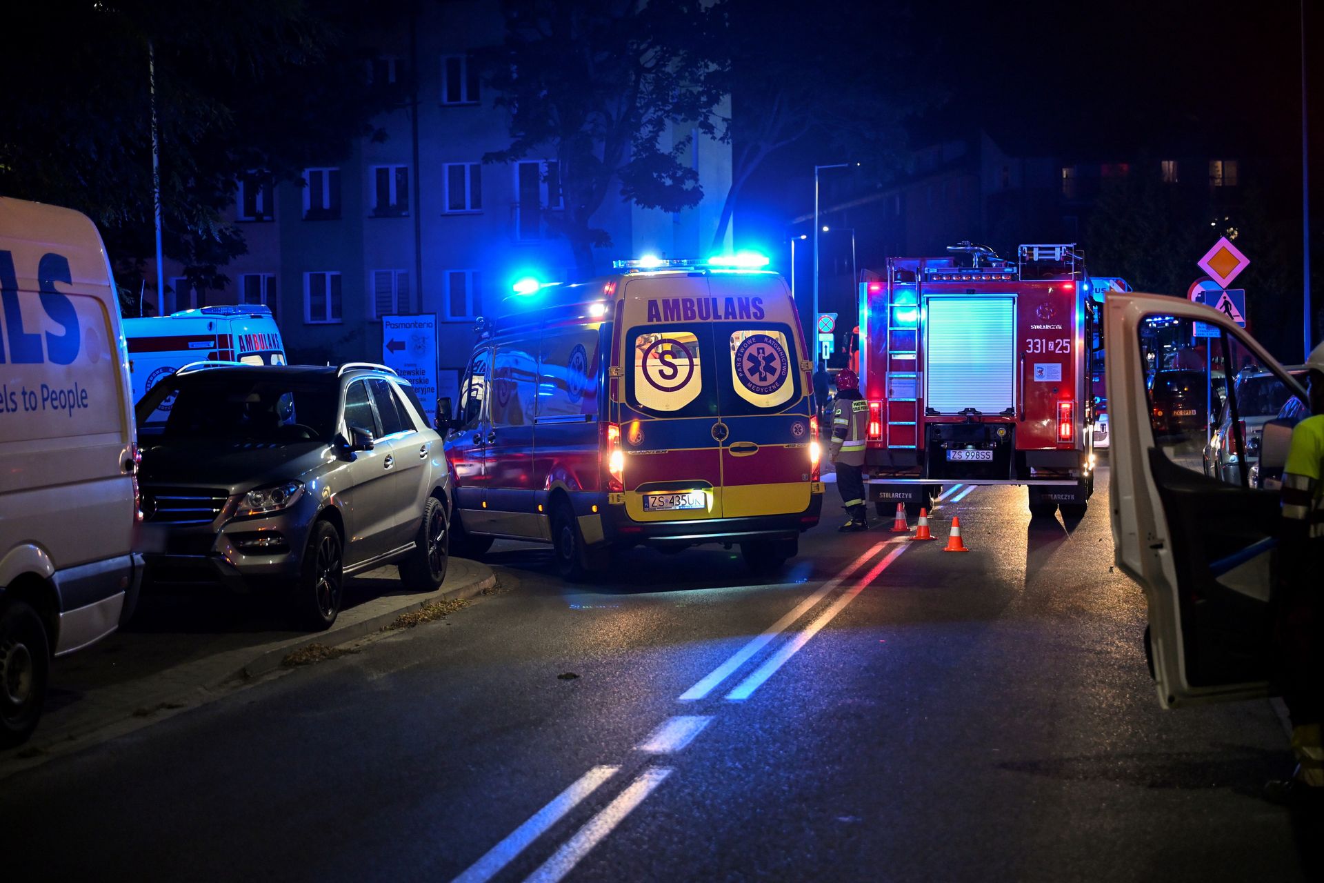 Płonie sklep w centrum handlowym w Poznaniu. Służby walczą z ogniem