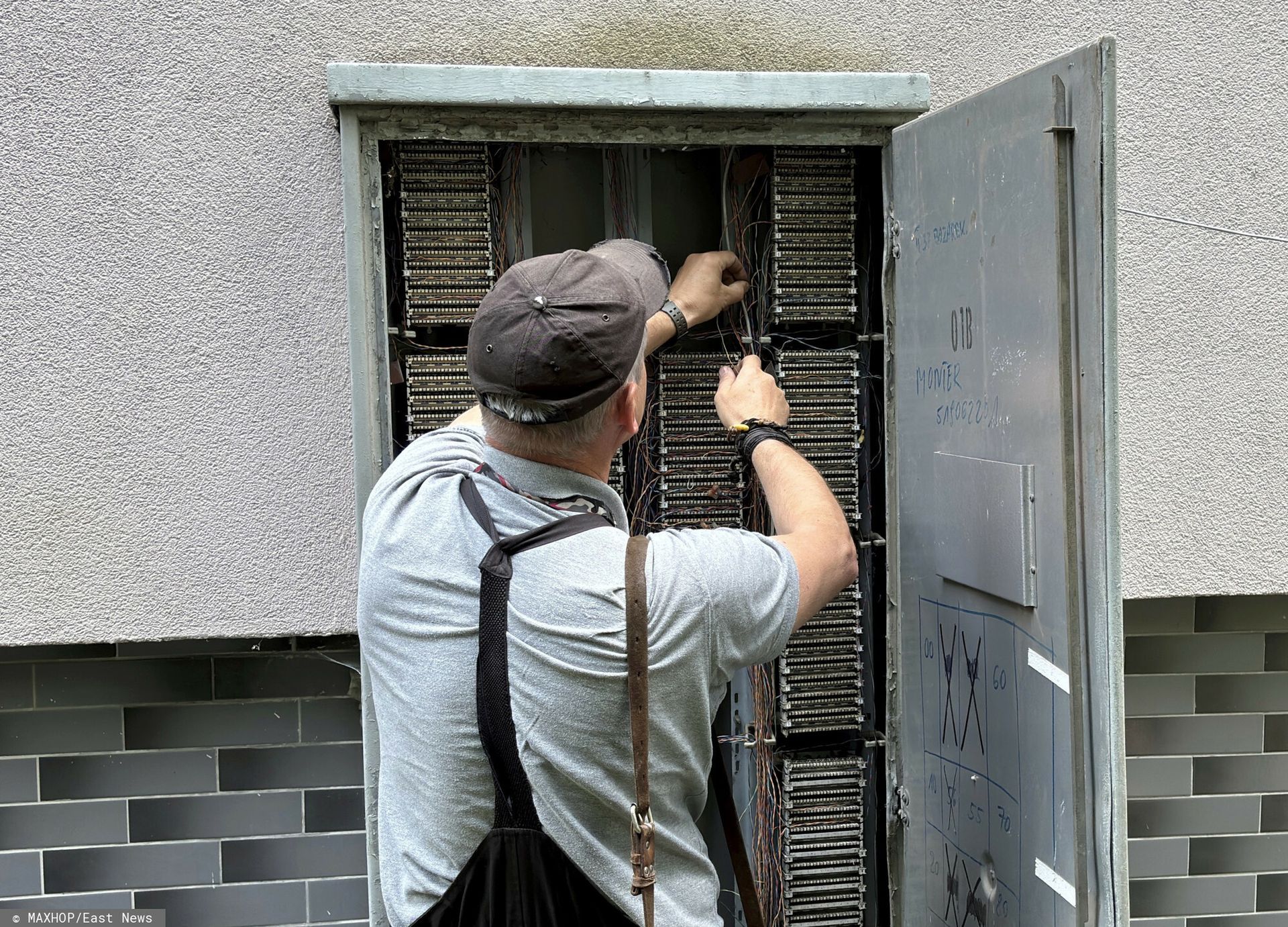 Nowy obowiązek dla budujących i remontujących domy. Chodzi o światłowód