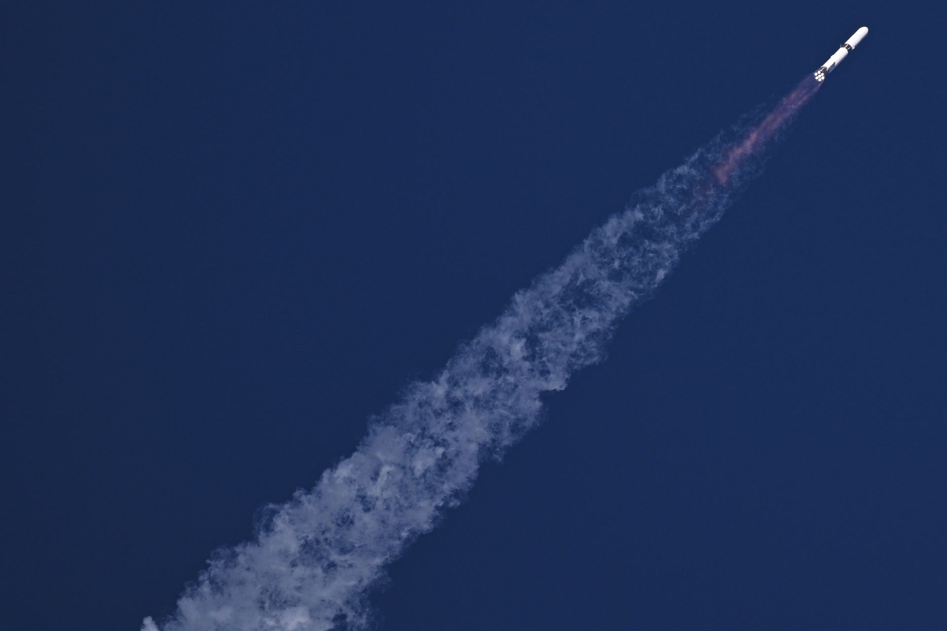 Nowa megakonstelacja satelitów na horyzoncie. Buduje ją Jeff Bezos