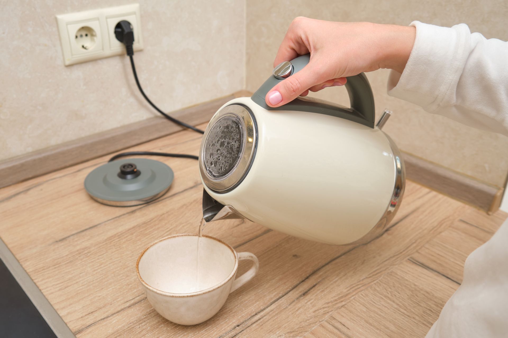 Używasz takiego czajnika? Chemiczka ostrzega