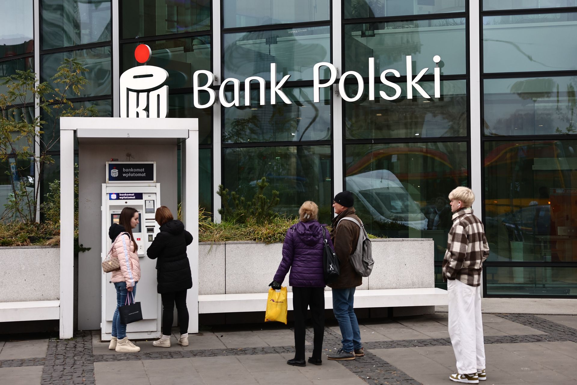 PKO BP ostrzega. Zrób przelew teraz, wtedy serwisy nie będą działać