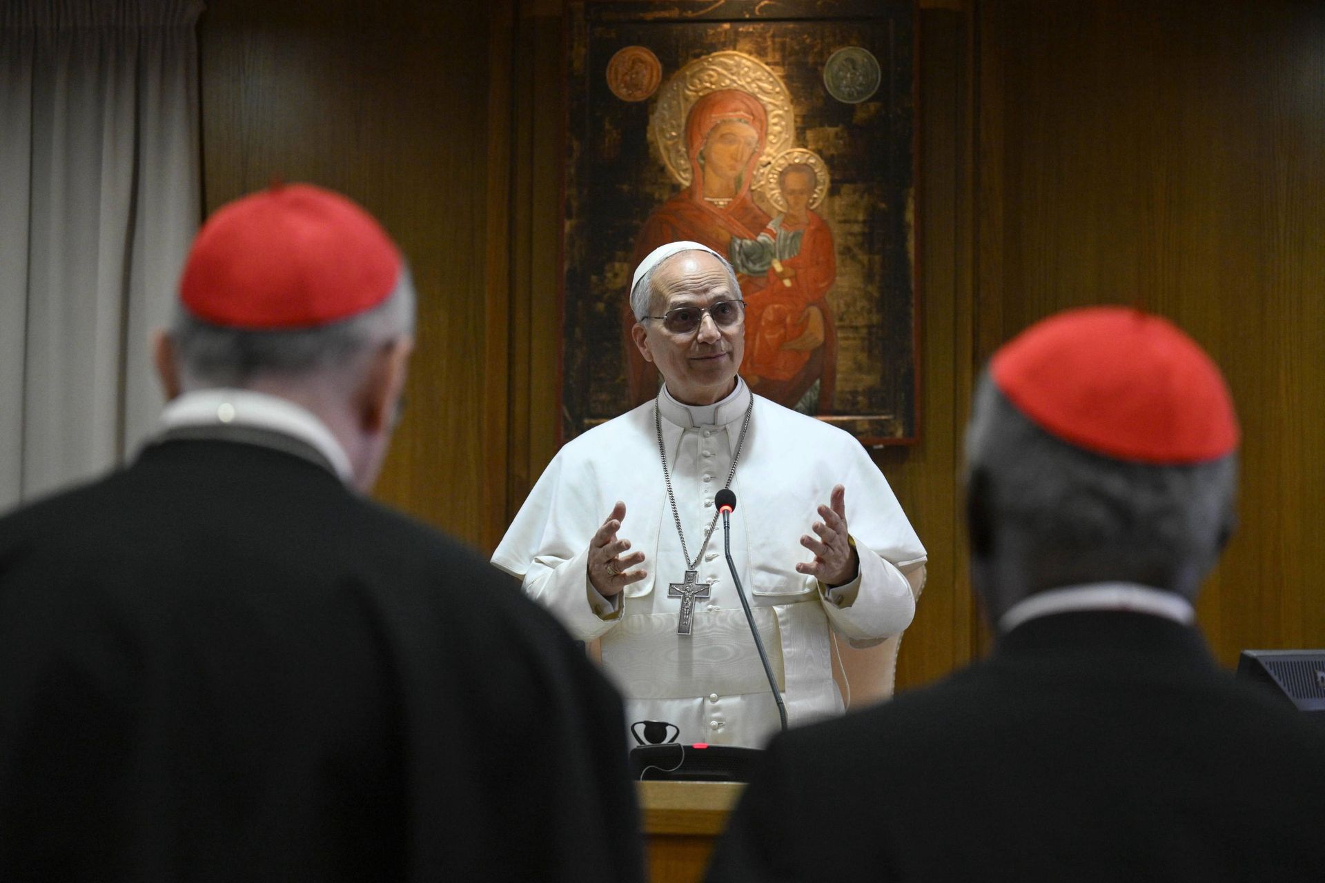 Papież Leon XIV spotkał się z kardynałami. Wiadomo, co im powiedział