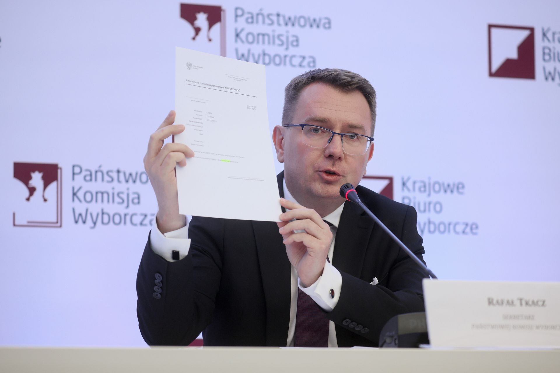 Politycy prawicy polecają aplikację. PKW kategorycznie przestrzega