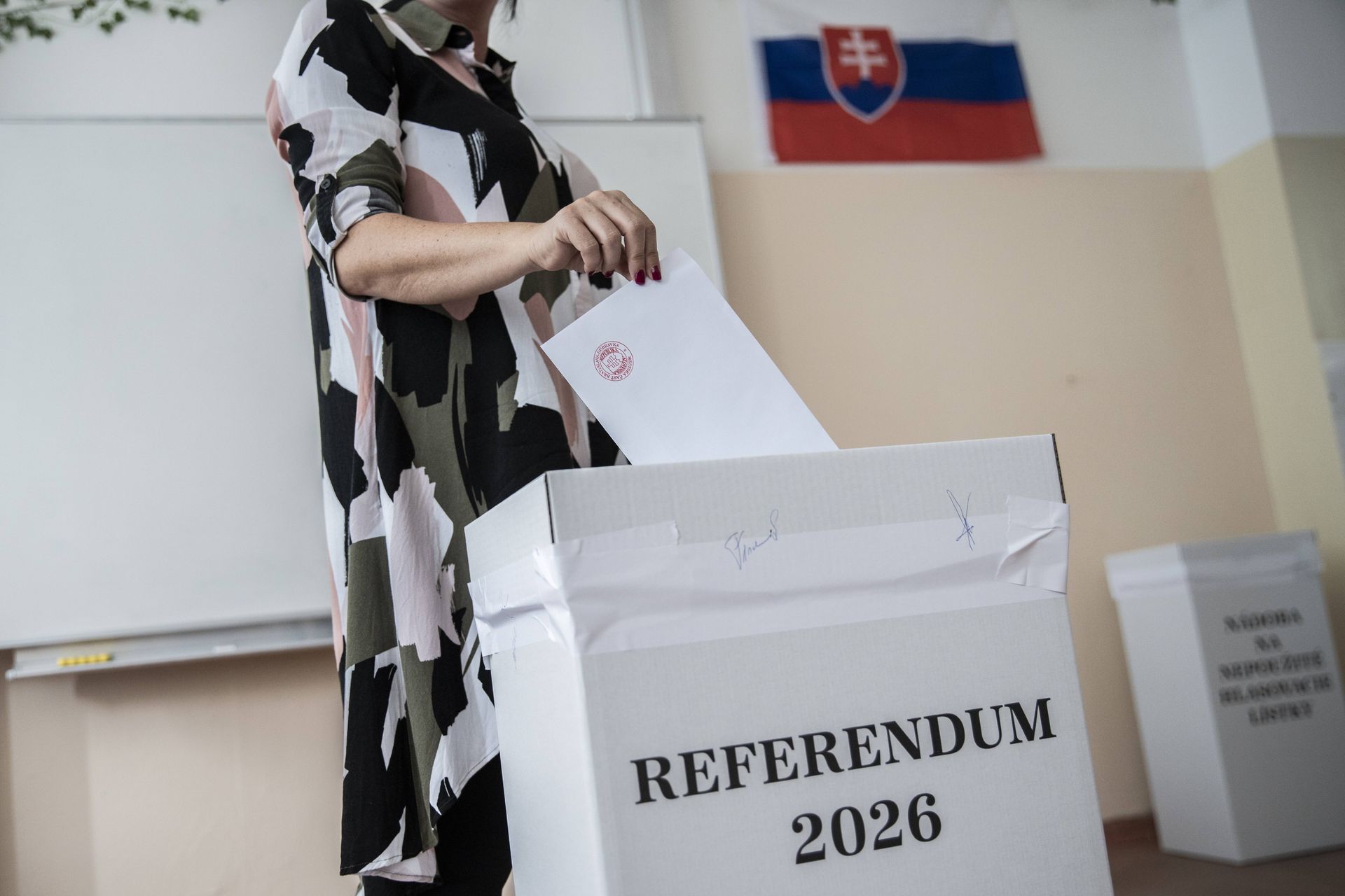 Słowacy głosują w referendum. W tle dwie decyzje Ficy