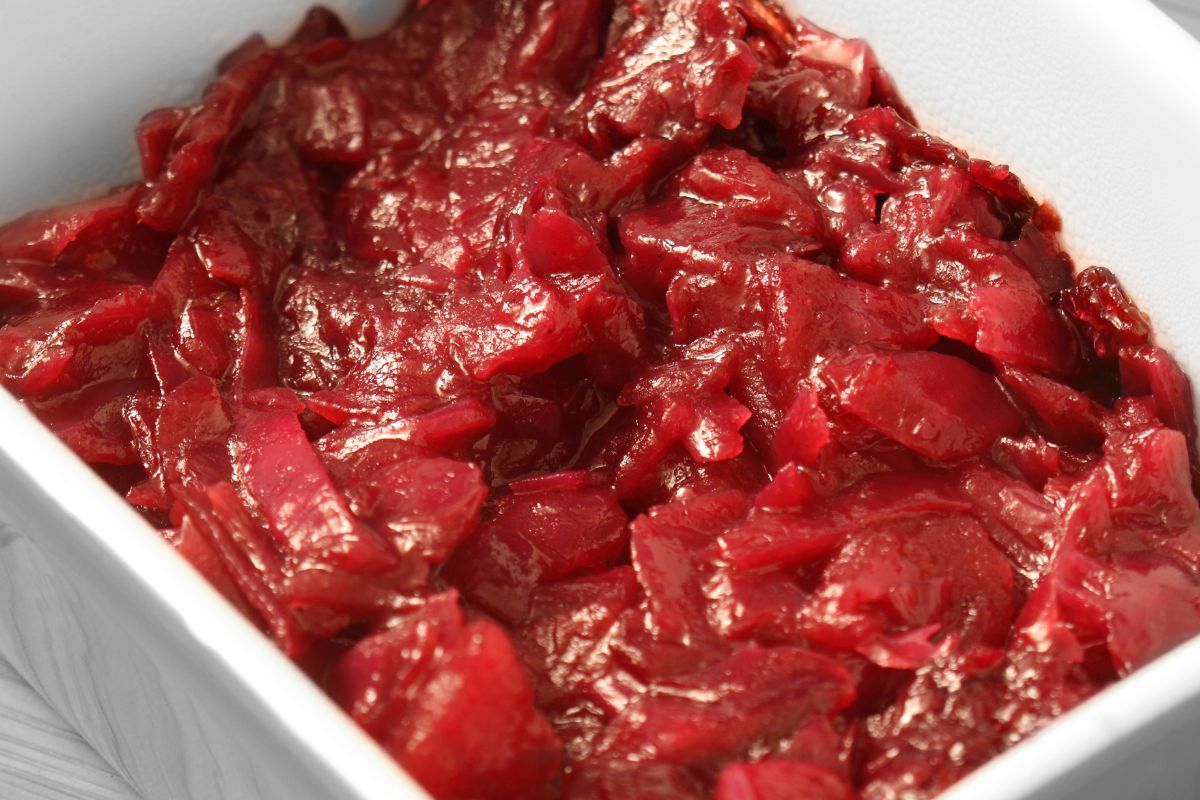 Duszę razem z buraczkami. Lepsza niż kapusta zasmażana