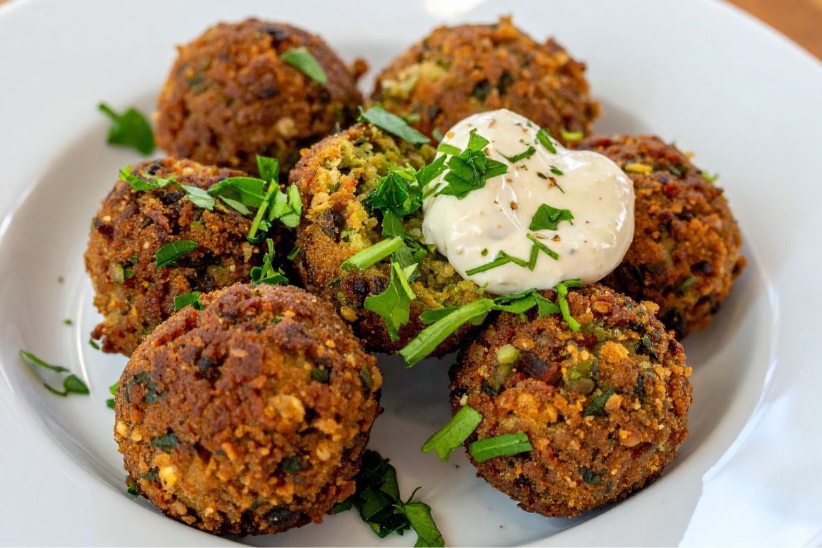 Porcja zdrowia ląduje w śmietniku. Zamiast wyrzucać, zrób z nich kotlety