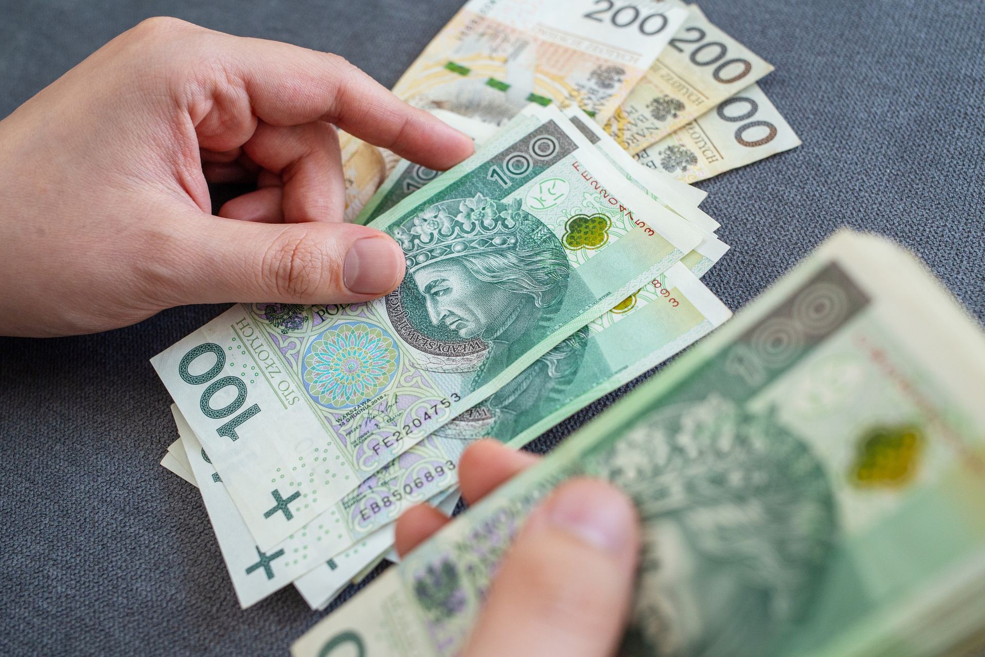 Zarobki w urzędach. Oto ile można dostać za pracę w samorządzie