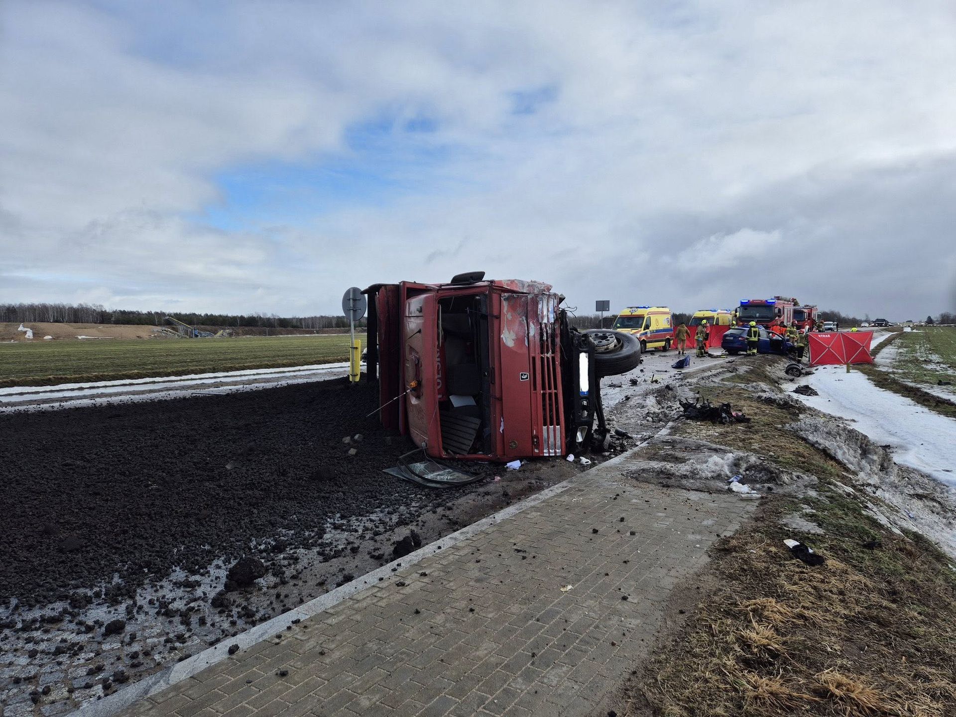 Zderzyli się z wypełnioną ciężarówką. Tragedia na Podlasiu, jest ofiara