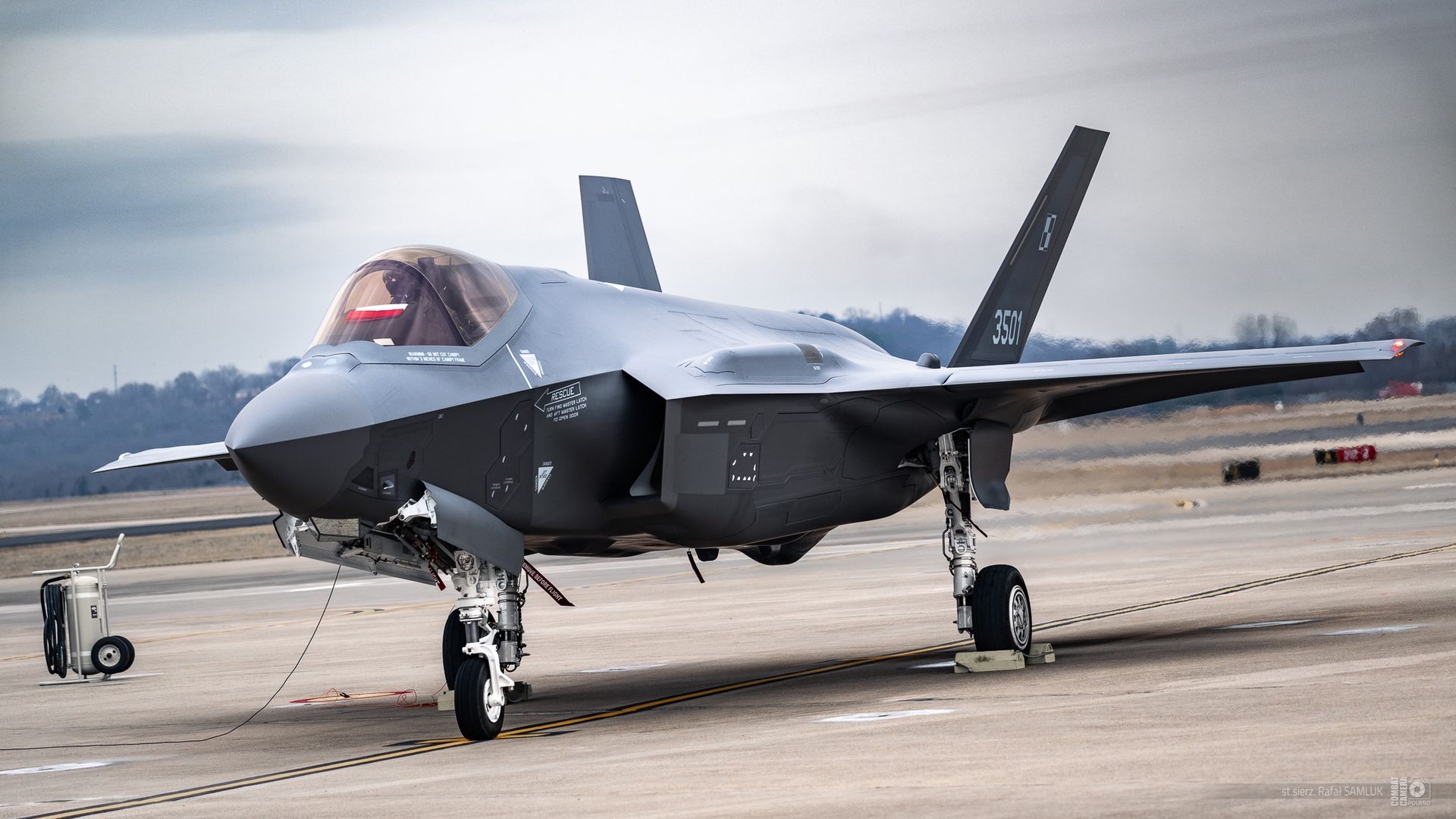 Przylot pierwszej pary samolotów F-35 Husarz. 20 lat wcześniej przyleciały F-16