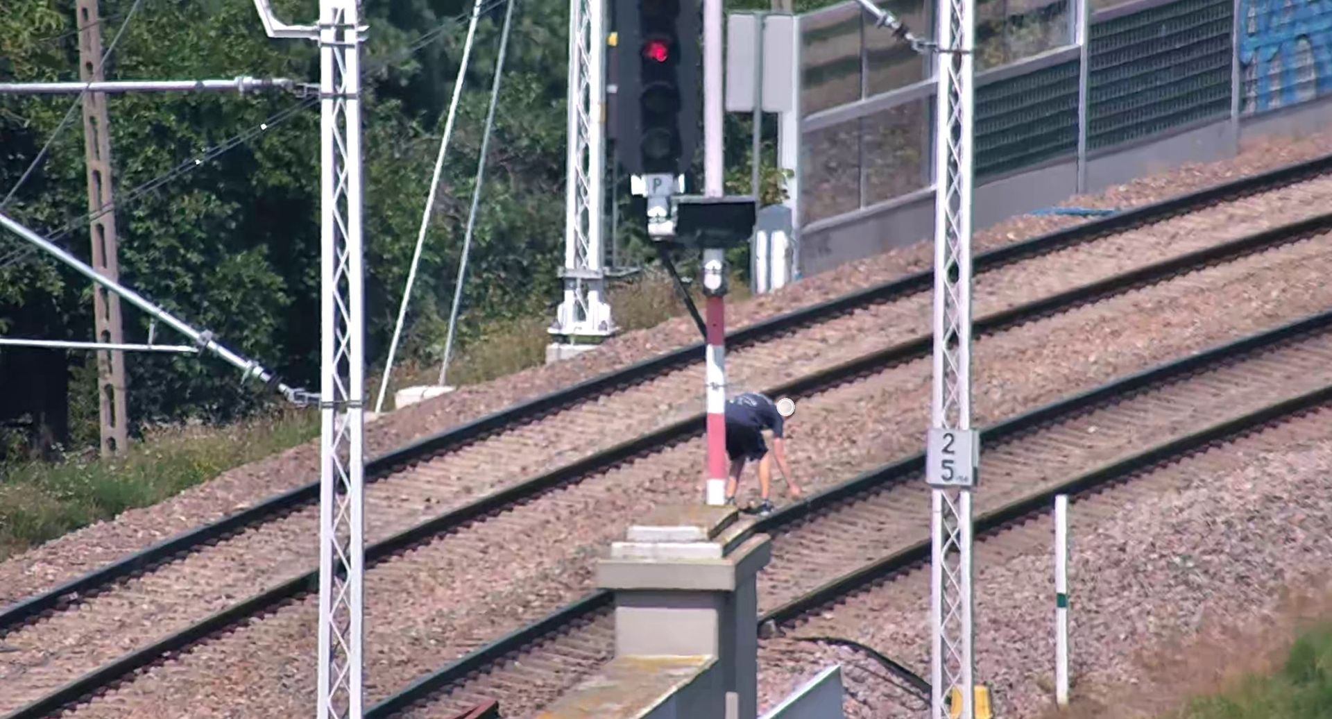 Niebezpieczna zabawa nastolatków na torach w Gdańsku