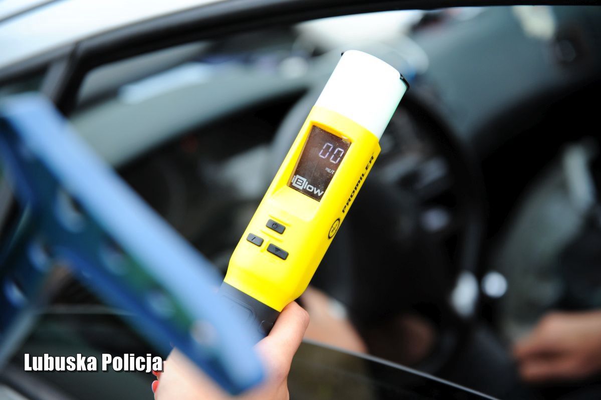 Zatrzymali auto do kontroli. Za kierownicą pijana policjantka
