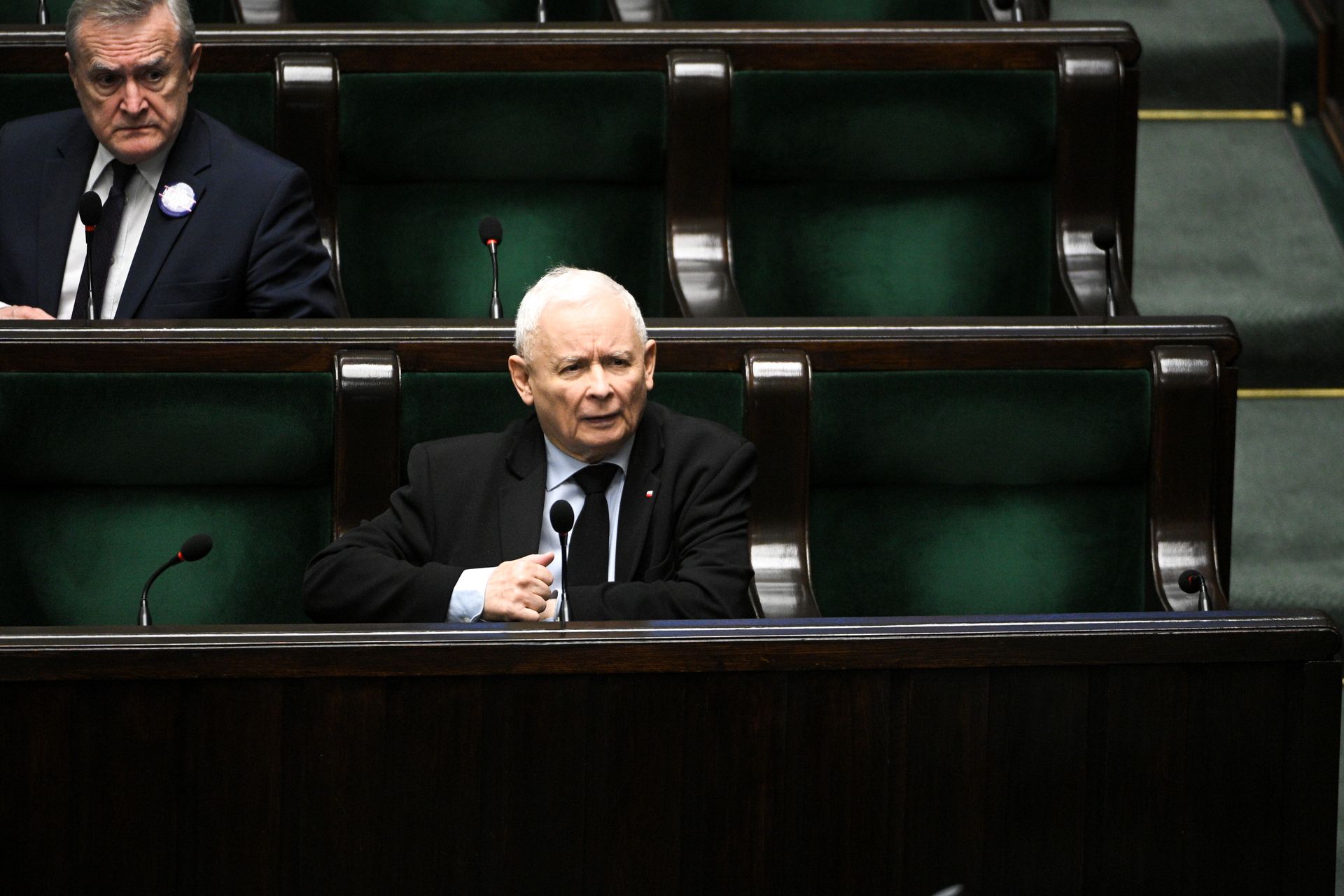 Czuwają przy Kaczyńskim. Boją się, iż zostanie sprowokowany