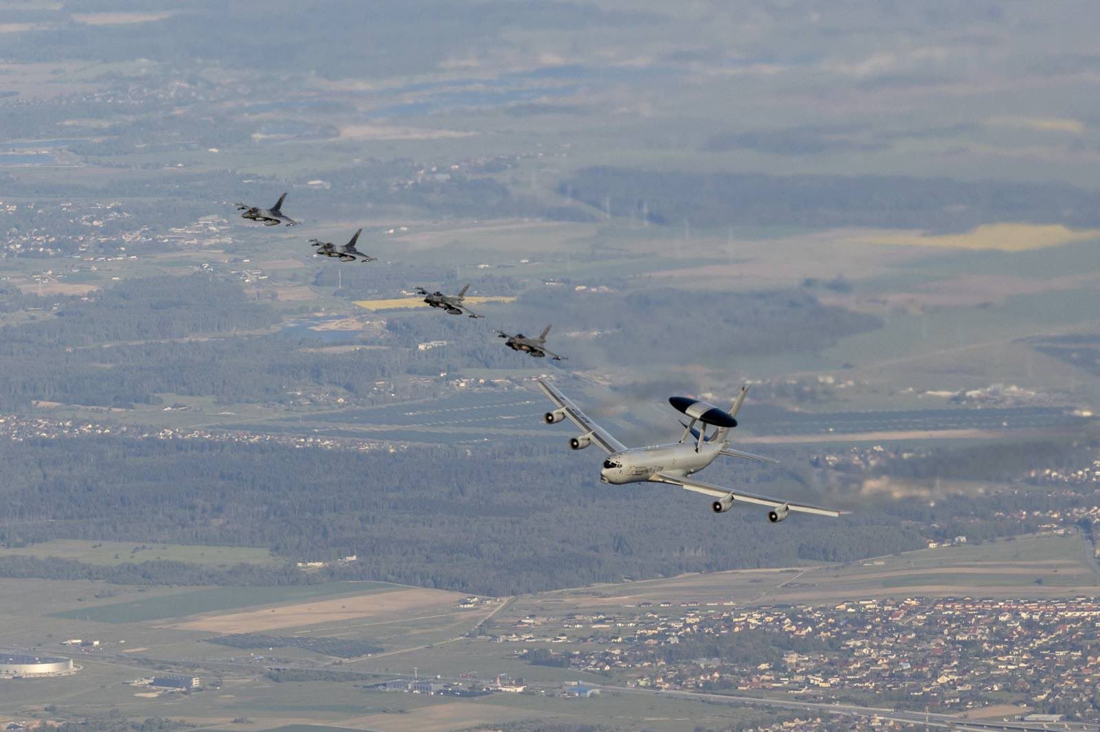 Pokaz siły NATO. Sojusz pokazał zdjęcia