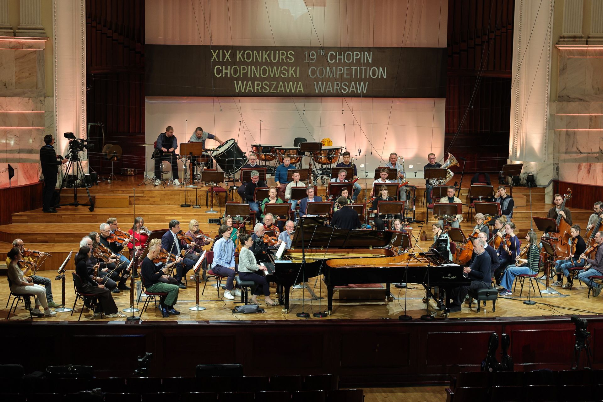 Nocne kolejki do filharmonii. Chcą dostać się na Konkurs Chopinowski