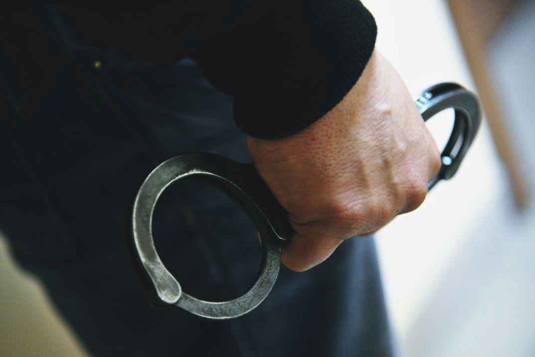 Wydali za nim 13 listów gończych. Ukrywał się pod nosem policji