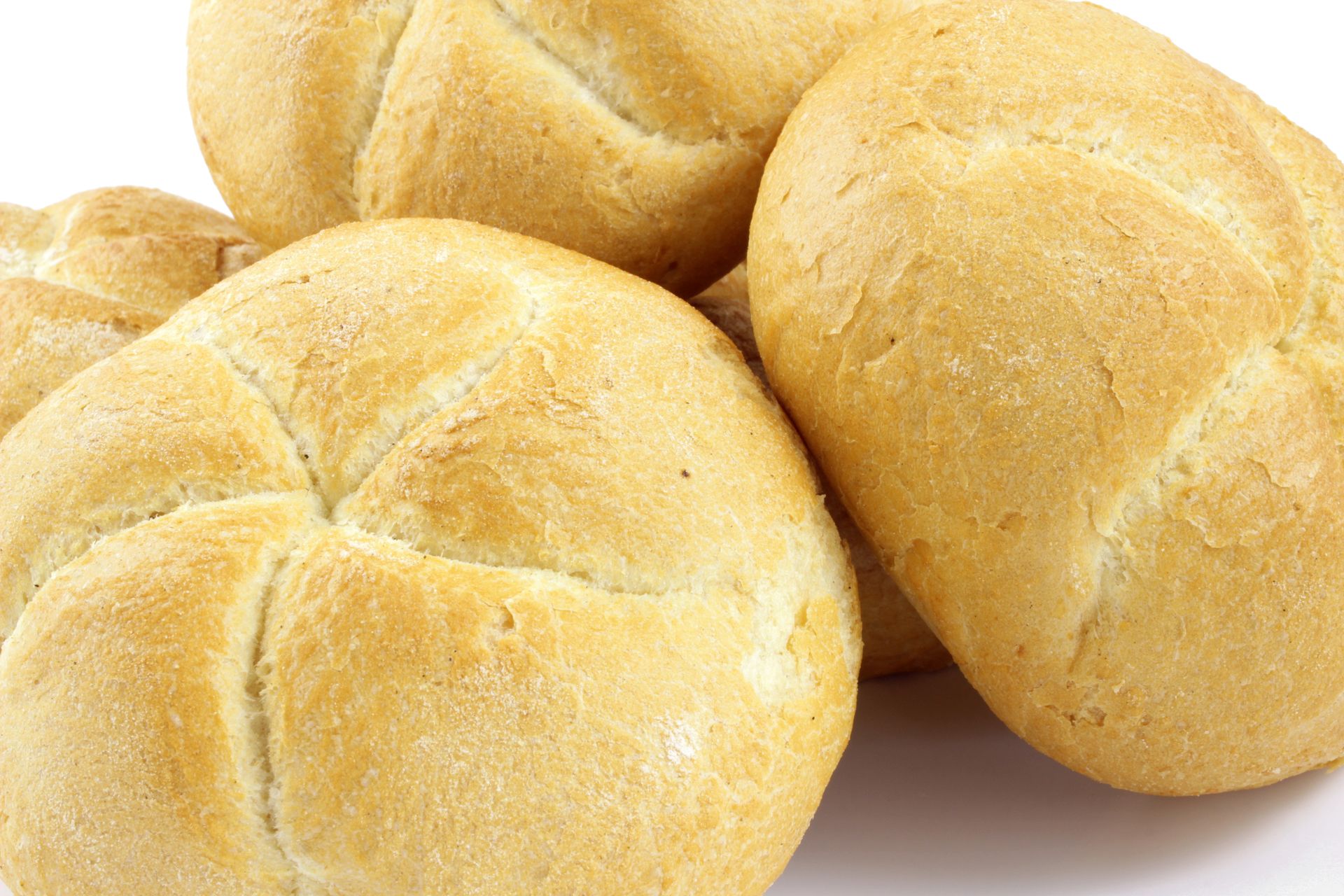 Jak poprawnie jeść bułki? Większość przez całe życie robi to źle