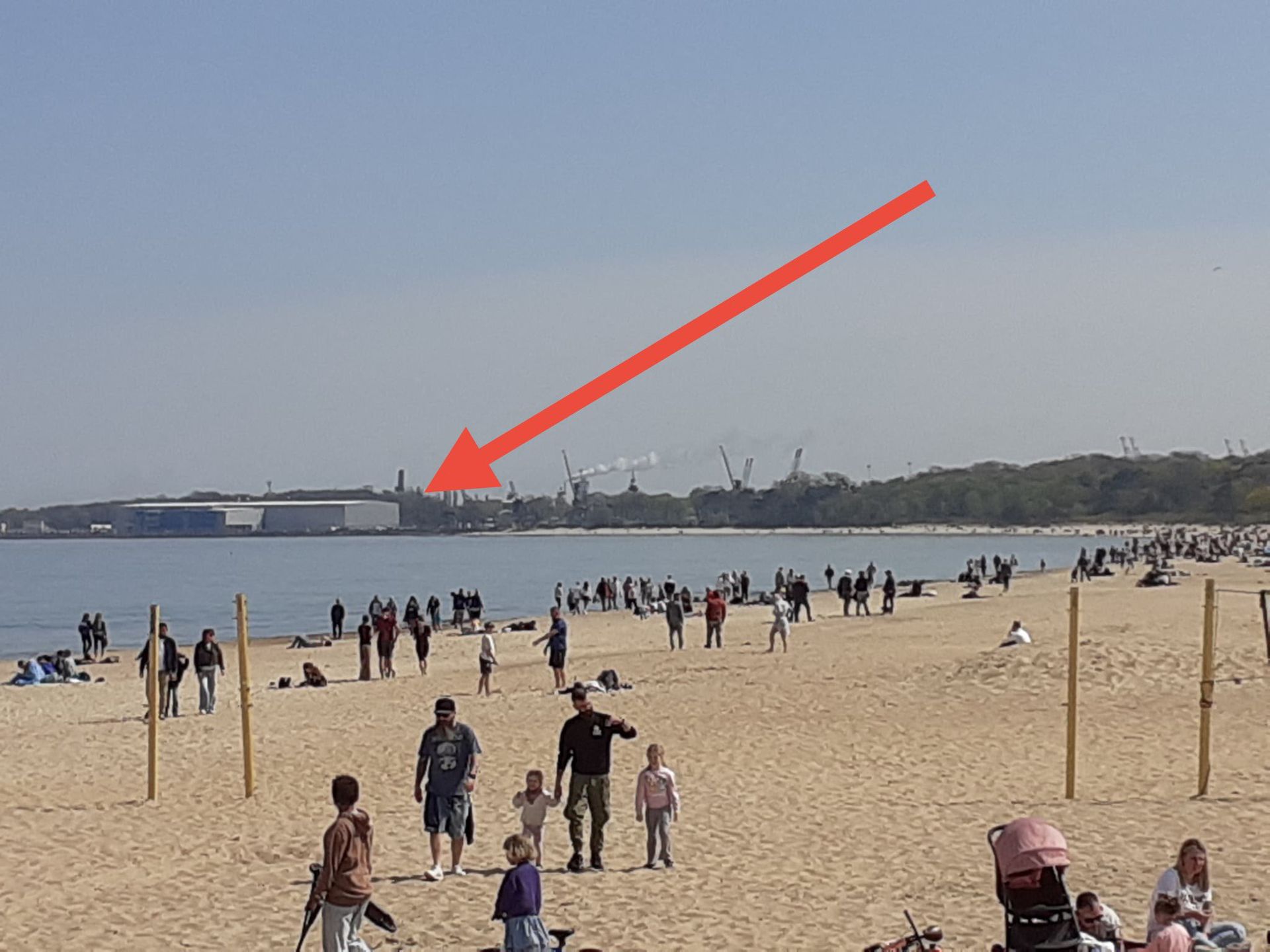 Policja wzywa za zdjęcie z plaży. Turysta doniósł na siebie