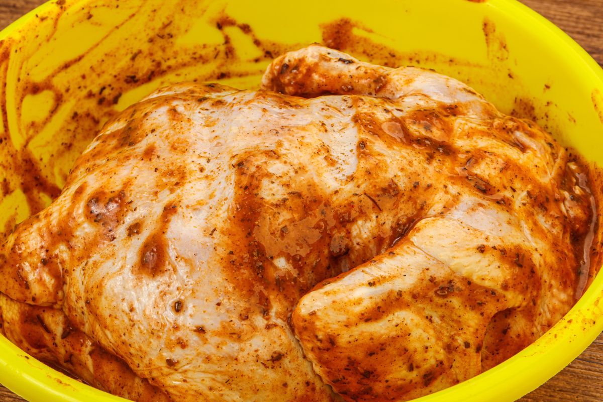 Sypiemy do kurczaka na potęgę, a to sama chemia. W domu łatwo zrobisz zdrową wersję