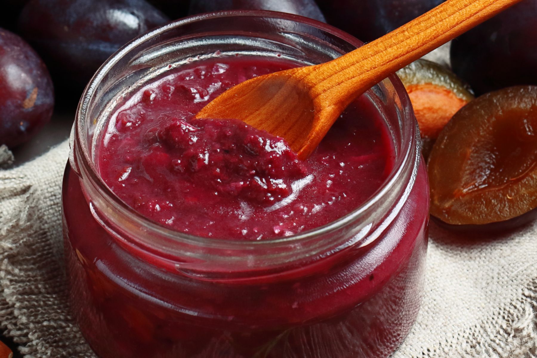 Dodaję odrobinę pod koniec gotowania konfitury ze śliwek. Ma wspaniały aromat
