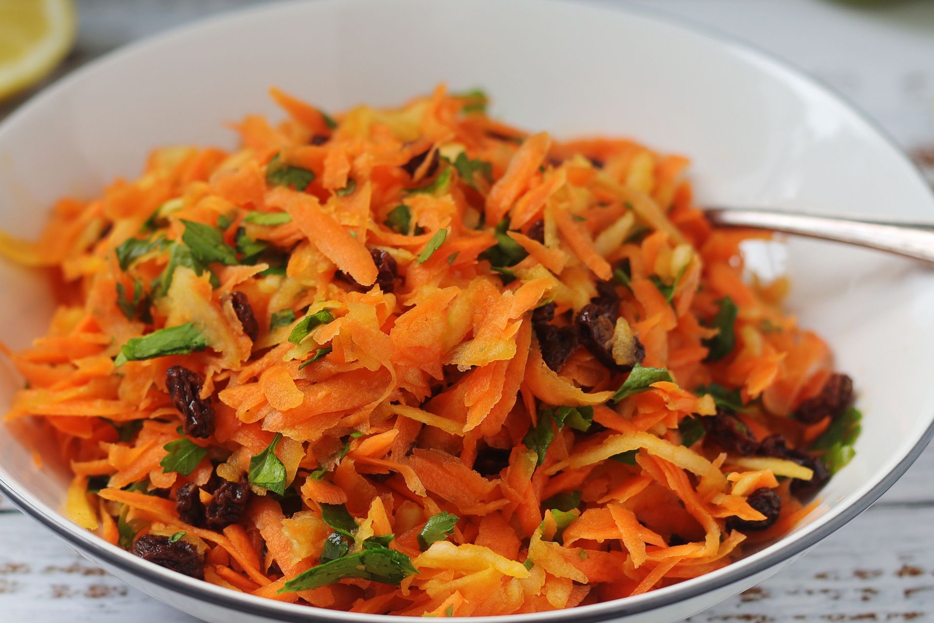 Prosta surówka, która smakuje jak z azjatyckiej knajpki. Lekka i pełna aromatu