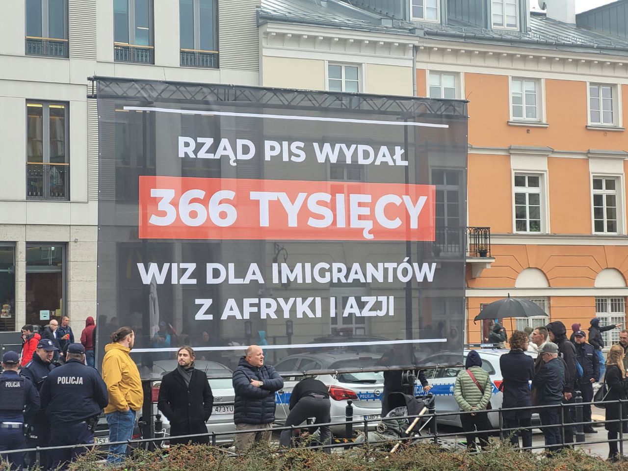 Konfederacja na marszu PiS. Przynieśli transparent