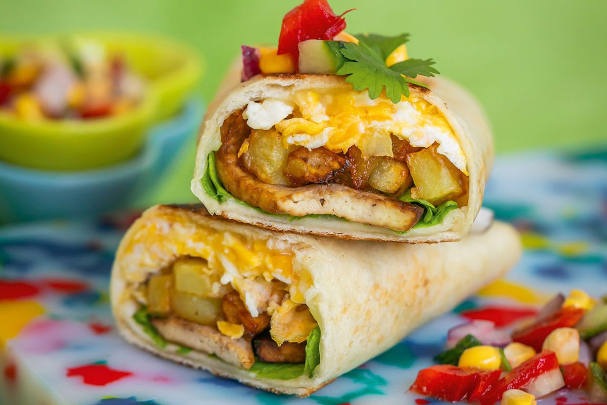Bombowe śniadaniowe burrito według Jagny Niedzielskiej. Kreatywny posiłek w kapsułowym wydaniu