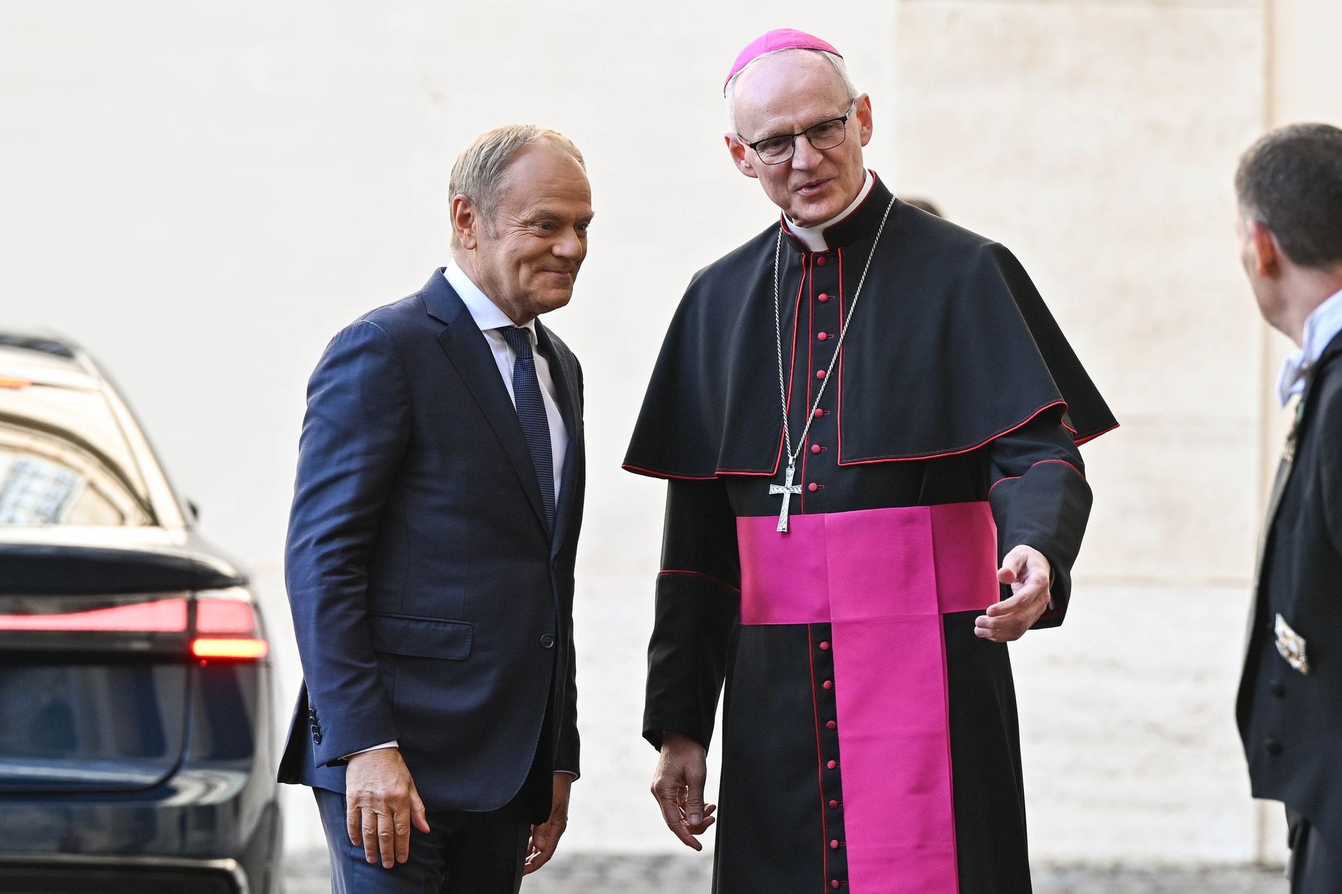 Donald Tusk w Watykanie. Zdradził, jaki ma prezent dla papieża
