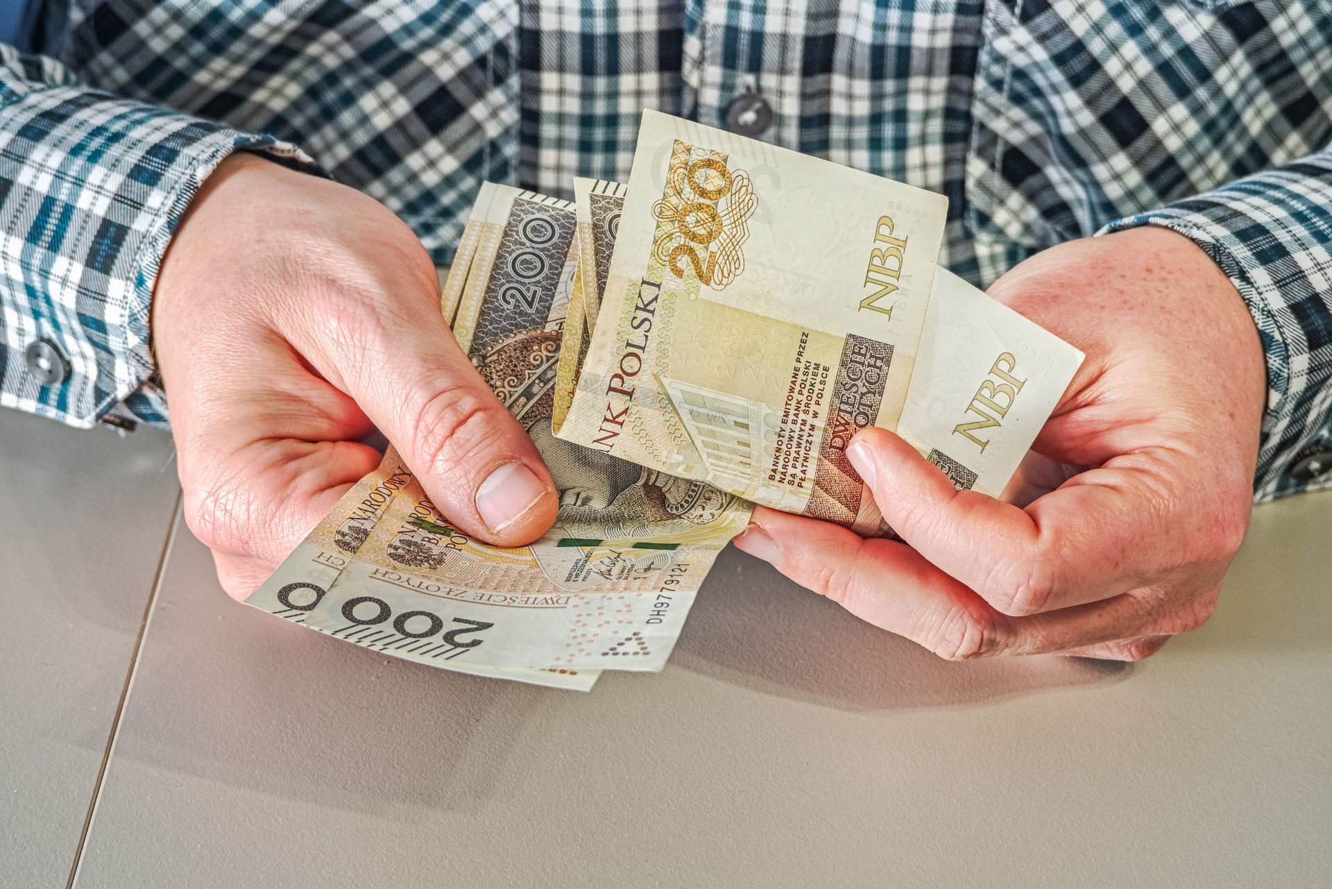 Ile trzeba zarabiać na 7 tys. zł emerytury? Oto szacunki dla 40-latków