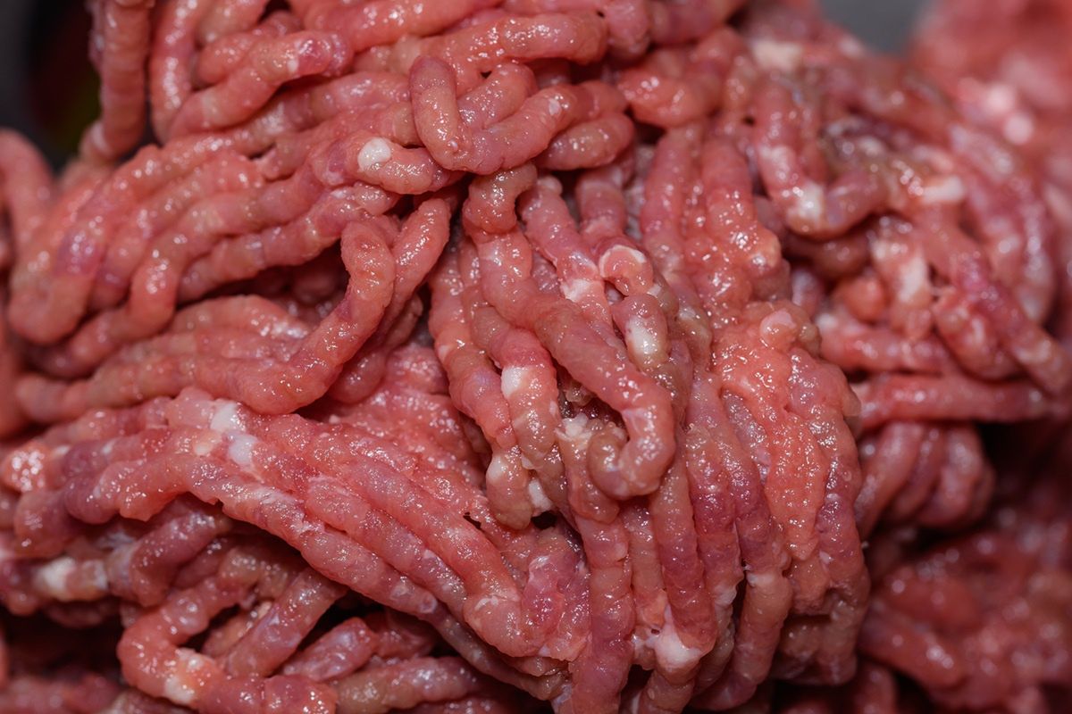 Mięso mielone bardzo gwałtownie ciemnieje. Malo kto ma świadomość dlaczego