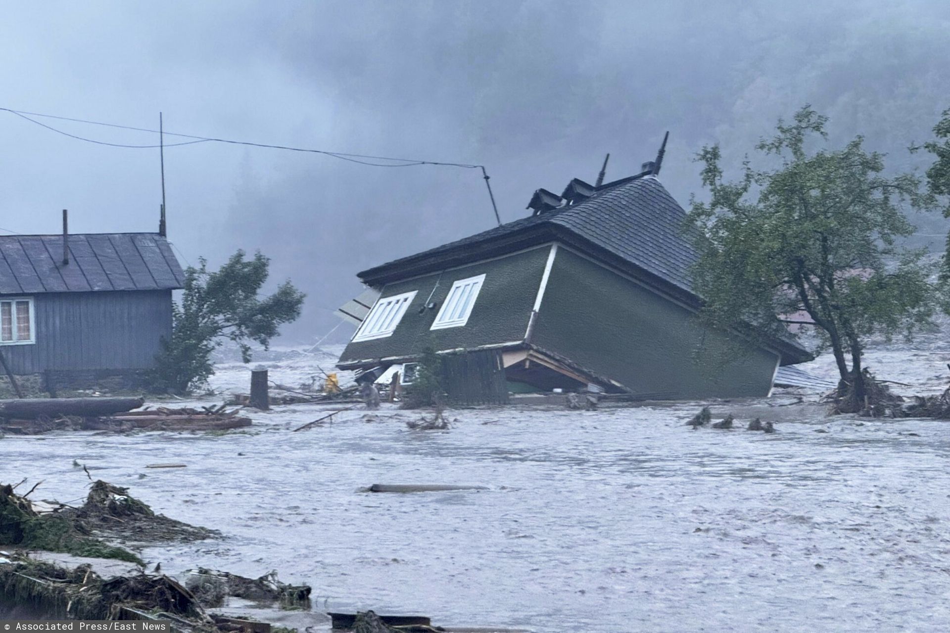 Powodzie w Rumunii. Jedna ofiara i setki ewakuowanych
