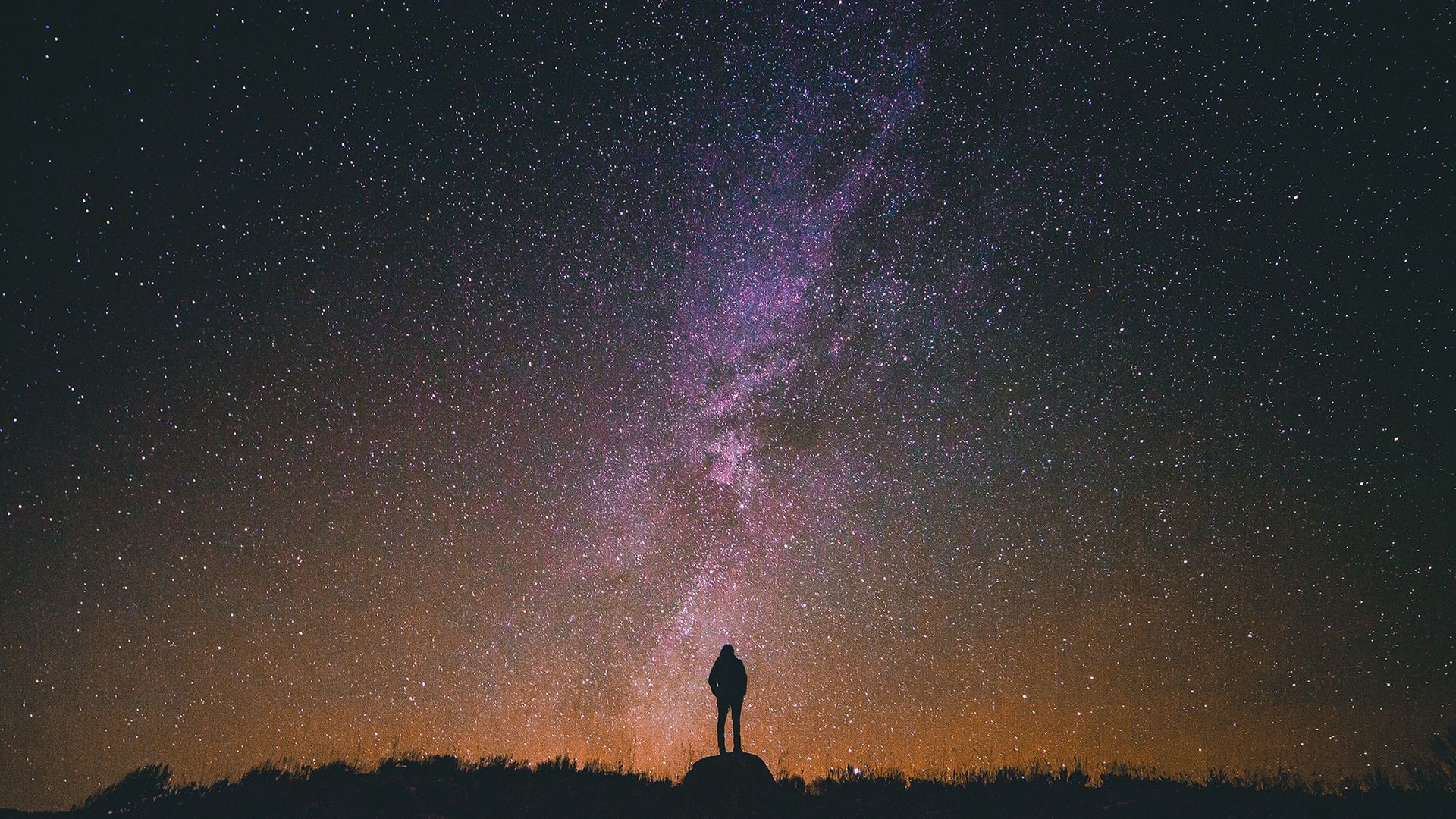 Teleskop Jamesa Webba odkrył setki tajemniczo jasnych obiektów. Czym są?