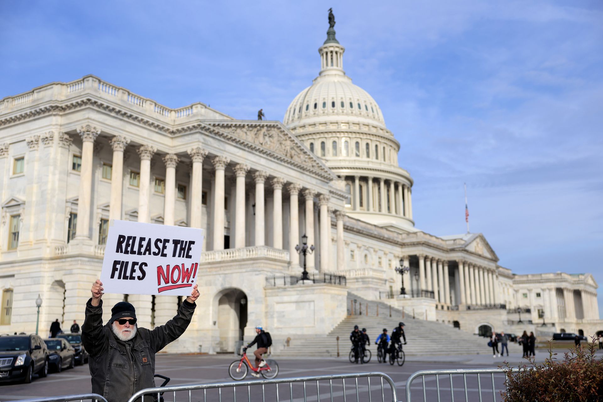 Skandal Epsteina nie zaszkodził elitom w USA. W Europie jest inaczej